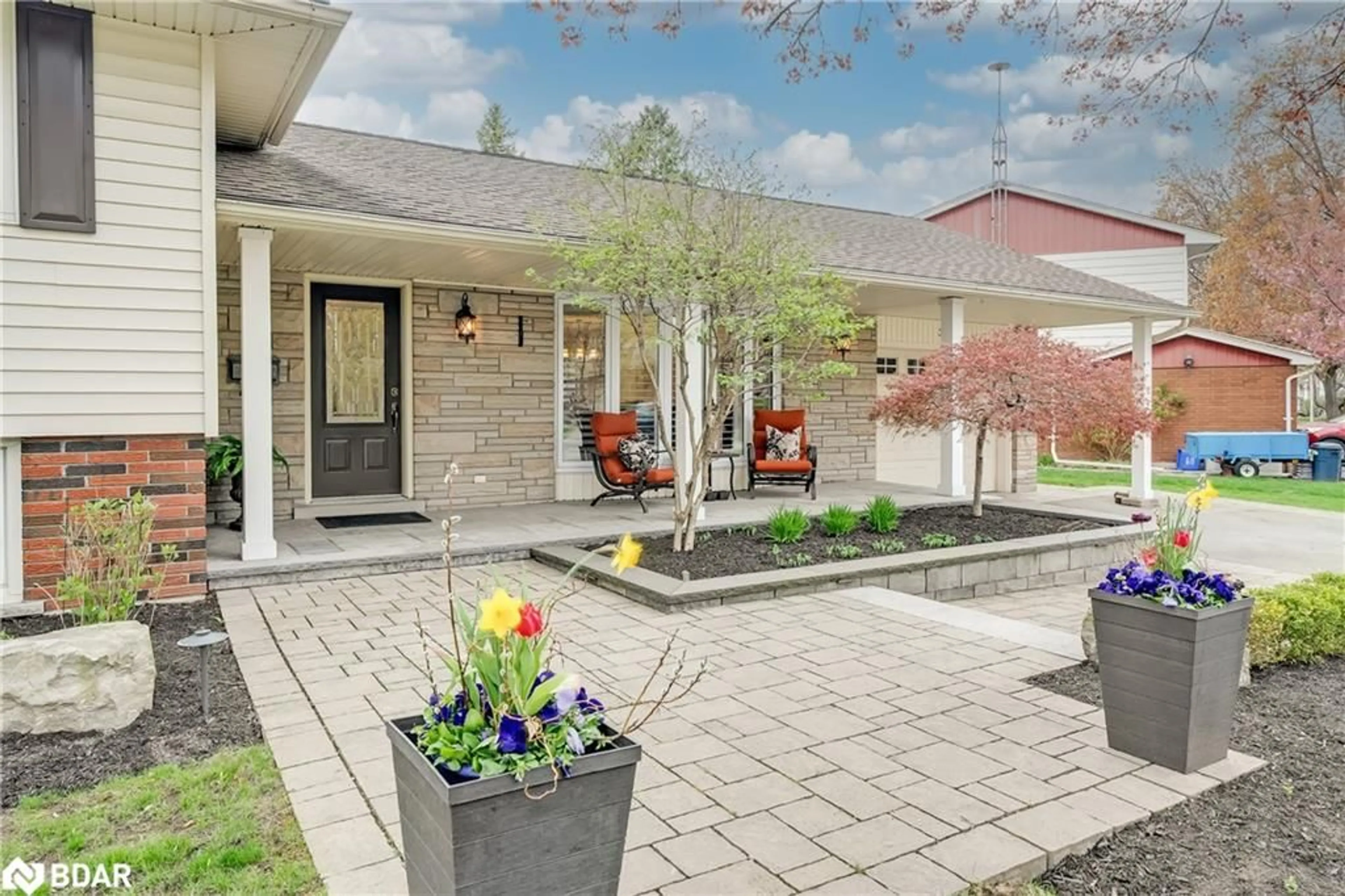 Patio, street for 3387 Regal Rd, Burlington Ontario L7N 1L9