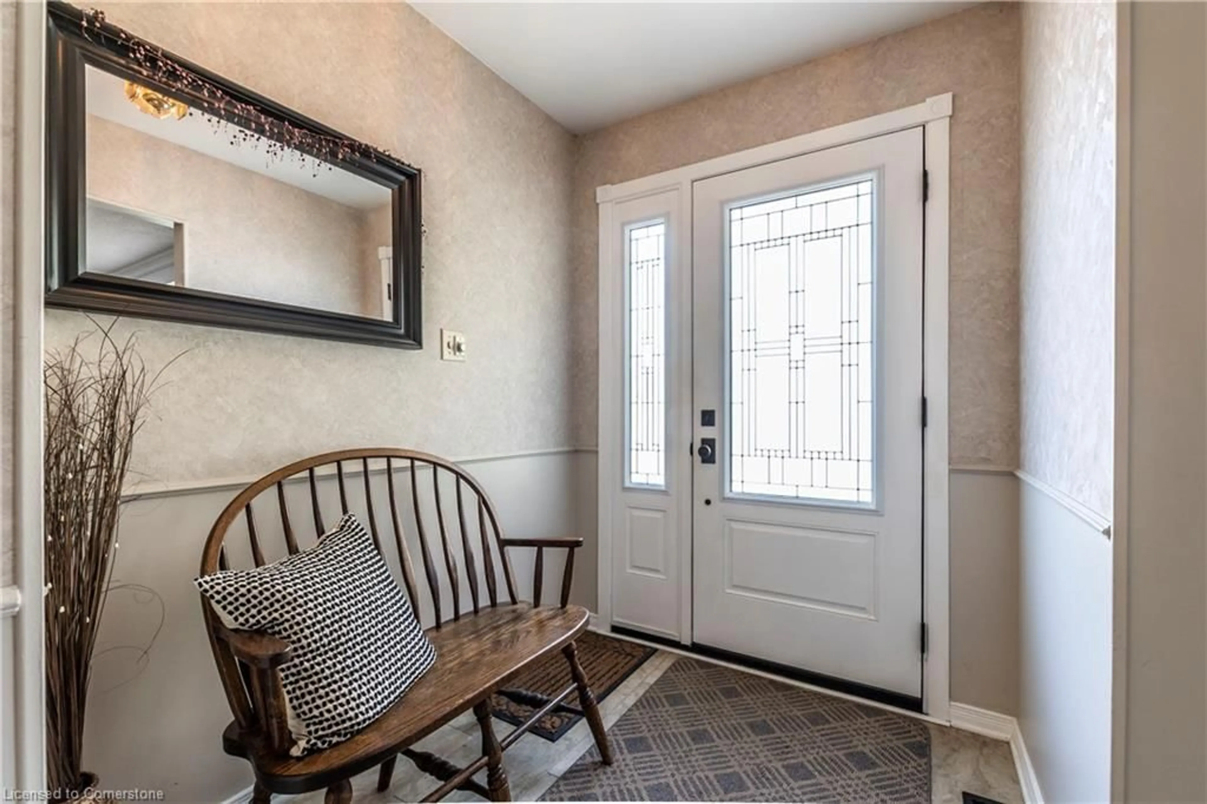 Indoor entryway for 3201 Centennial Dr, Burlington Ontario L7M 1C3