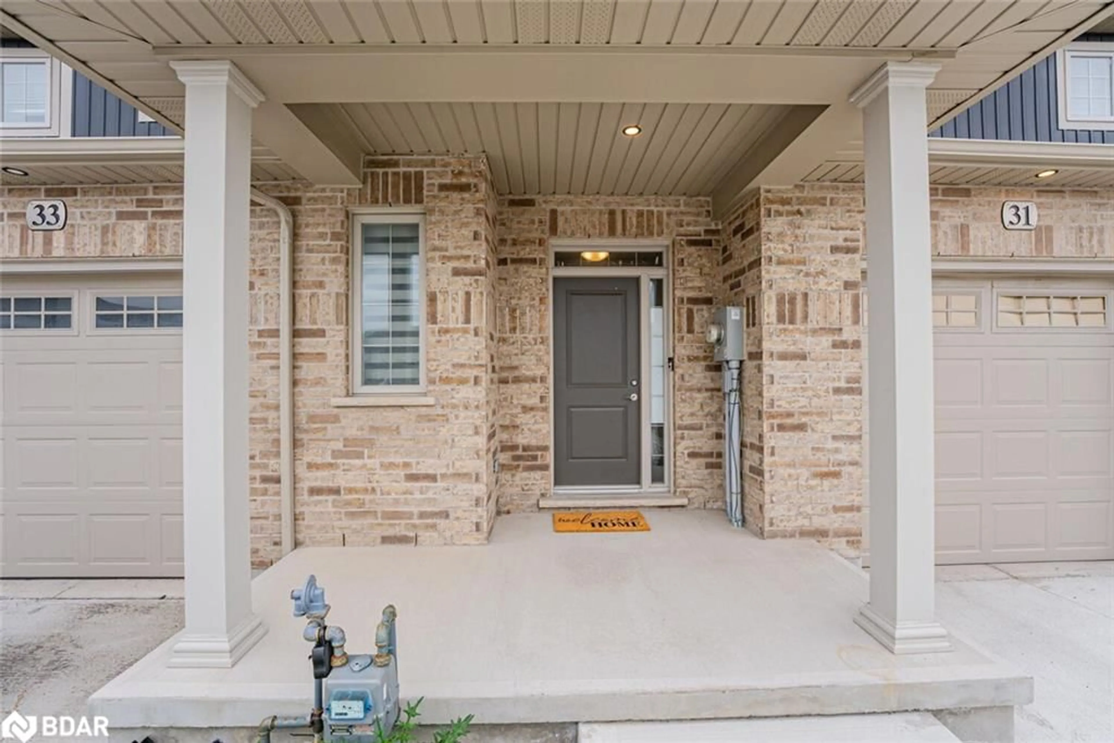 Indoor entryway for 31 Corbin St, Niagara Falls Ontario L2P 0E8
