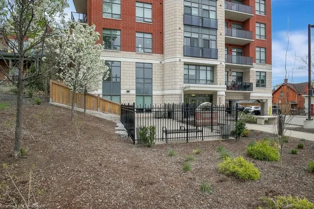 Additional image 8 of 399 Queen St Unit 101