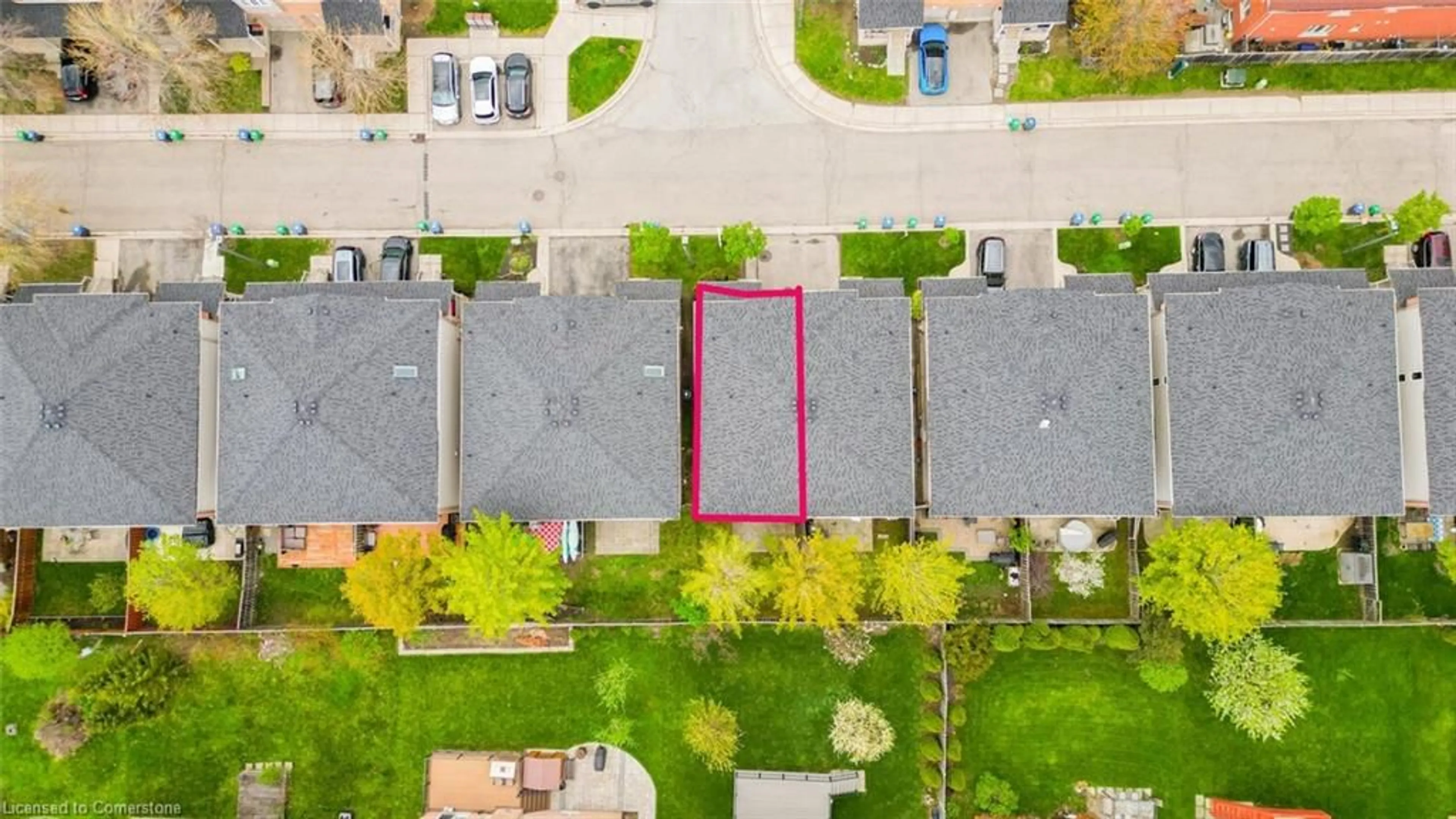 A pic from outside/outdoor area/front of a property/back of a property/a pic from drone, street for 2270 Britannia Rd #18, Mississauga Ontario L5M 2G8