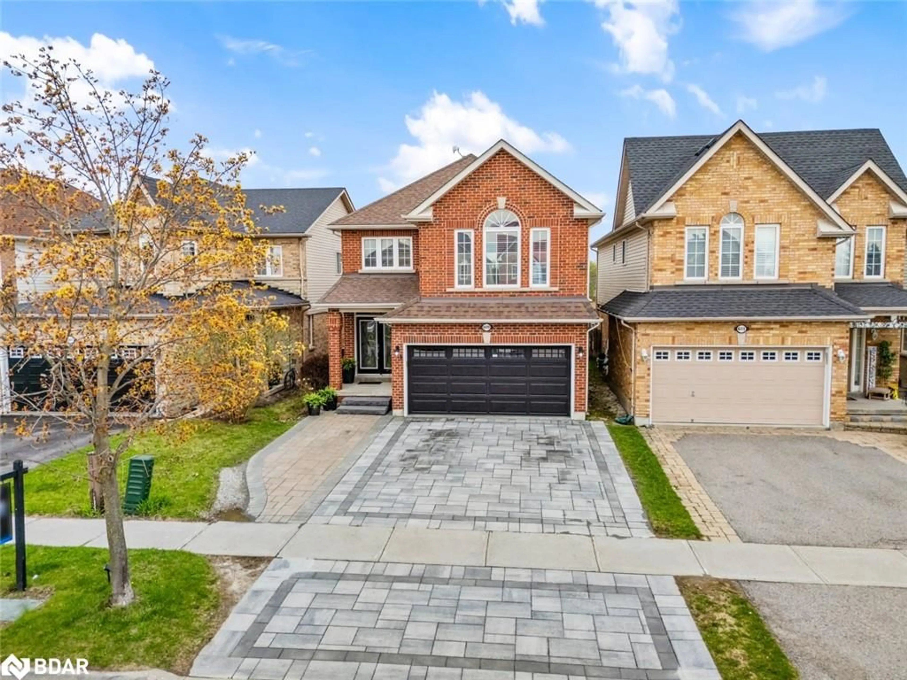 Home with brick exterior material, street for 609 Mcbean Ave, Newmarket Ontario L3X 2L5
