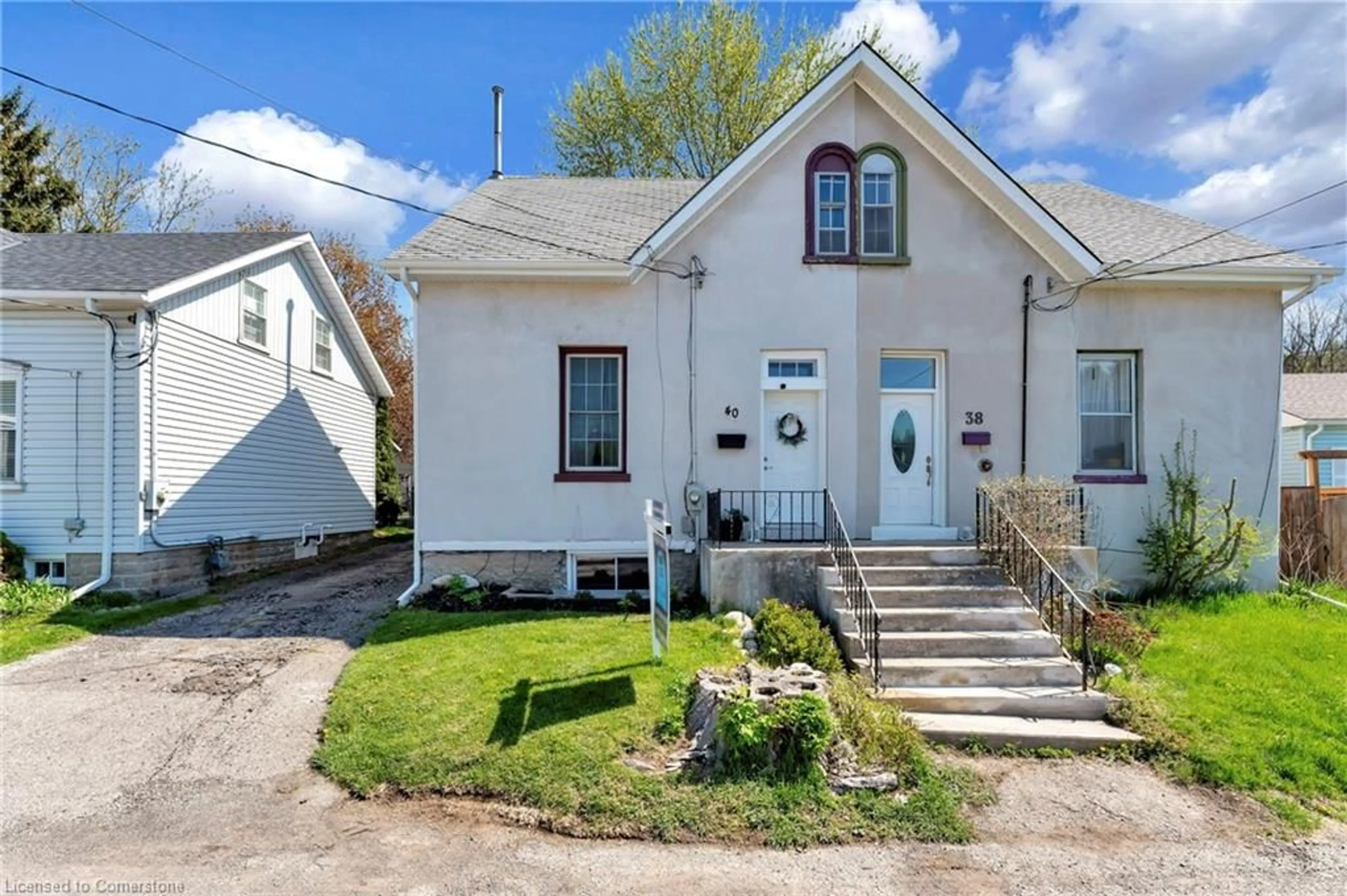 A pic from outside/outdoor area/front of a property/back of a property/a pic from drone, street for 40 Walnut Lane, Paris Ontario N3L 2K4