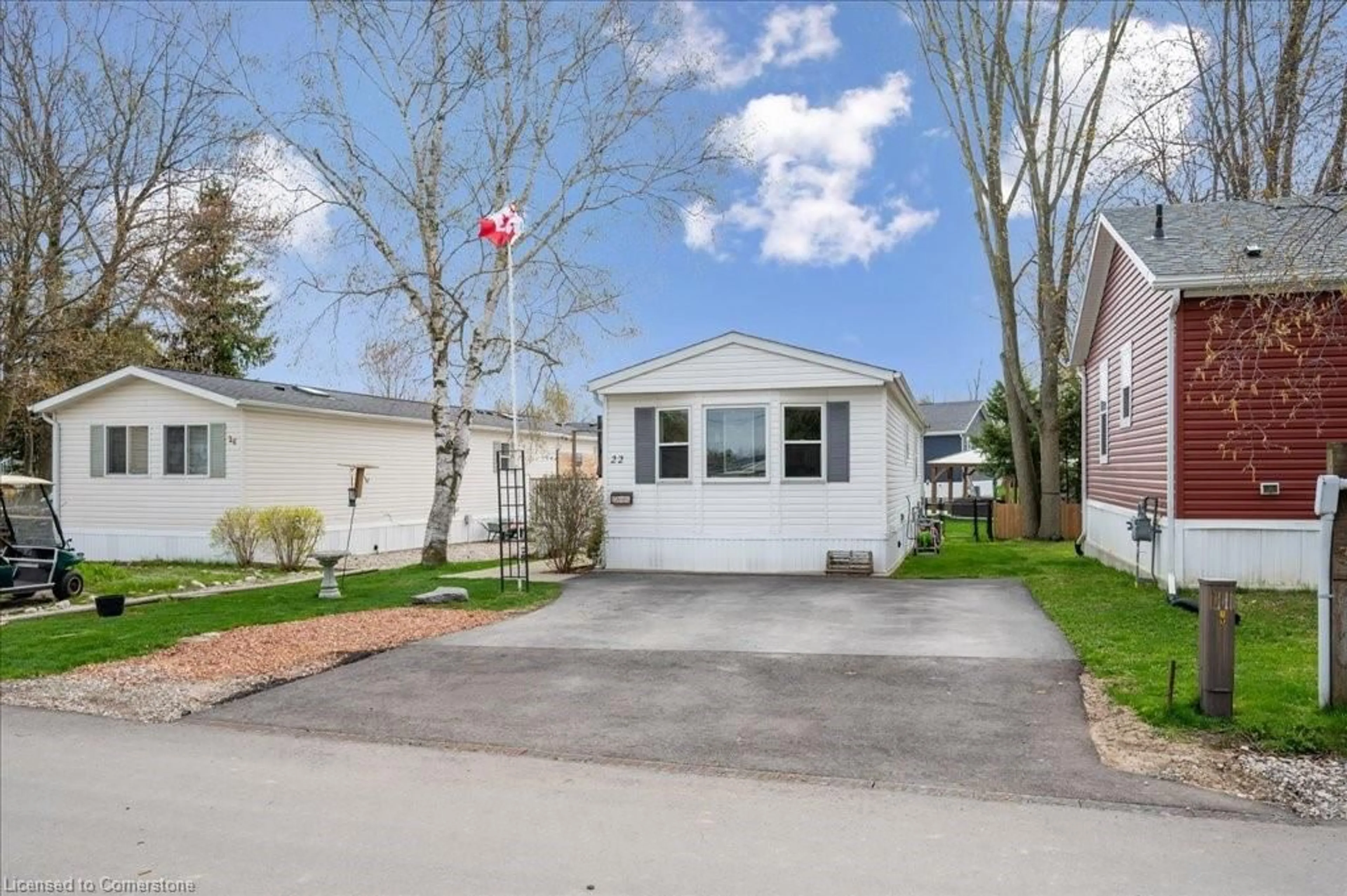 Home with vinyl exterior material, street for 22 Olympia Avenue Pvt, Puslinch Ontario N0B 2J0
