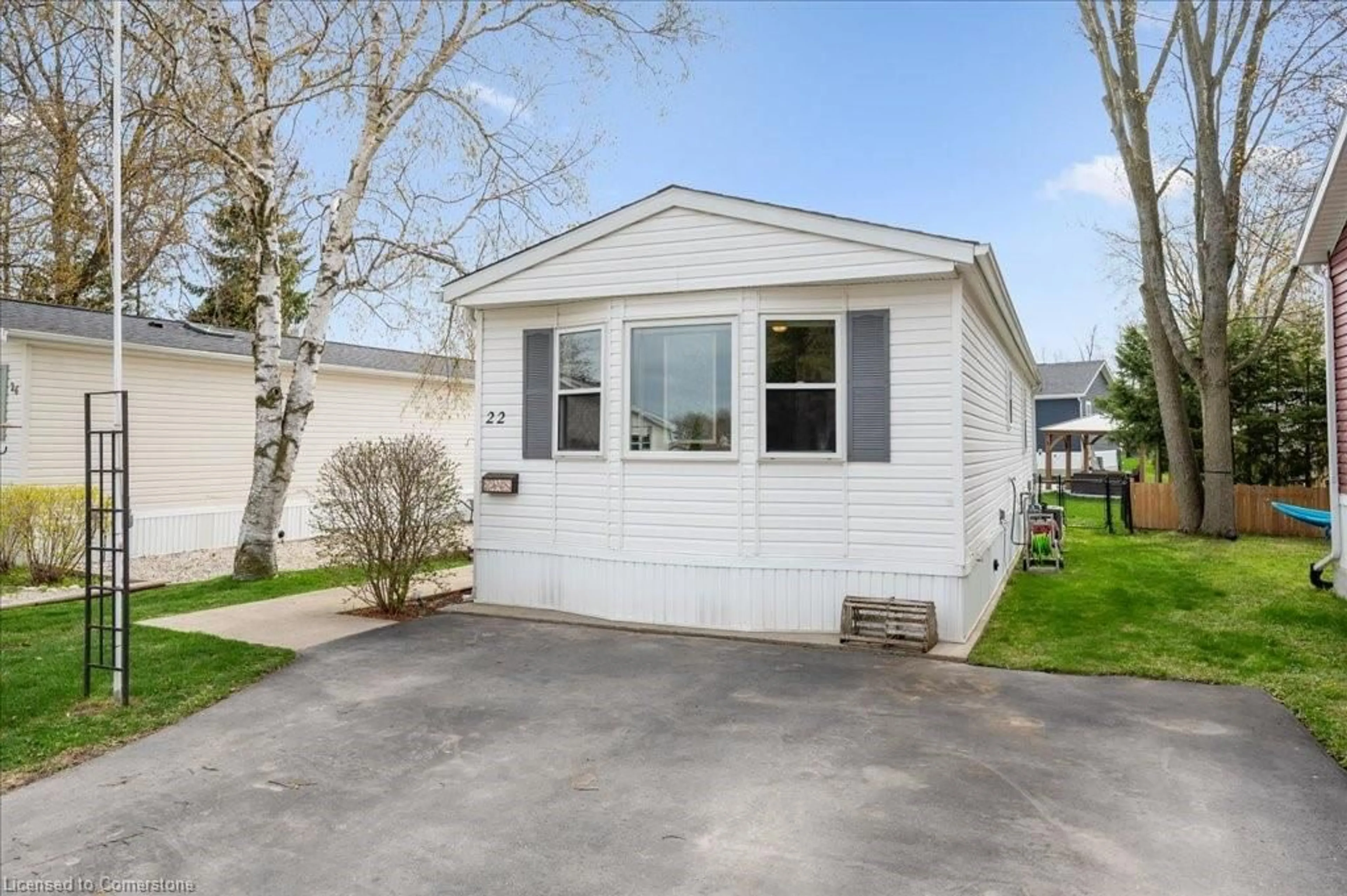 Home with vinyl exterior material, street for 22 Olympia Avenue Pvt, Puslinch Ontario N0B 2J0