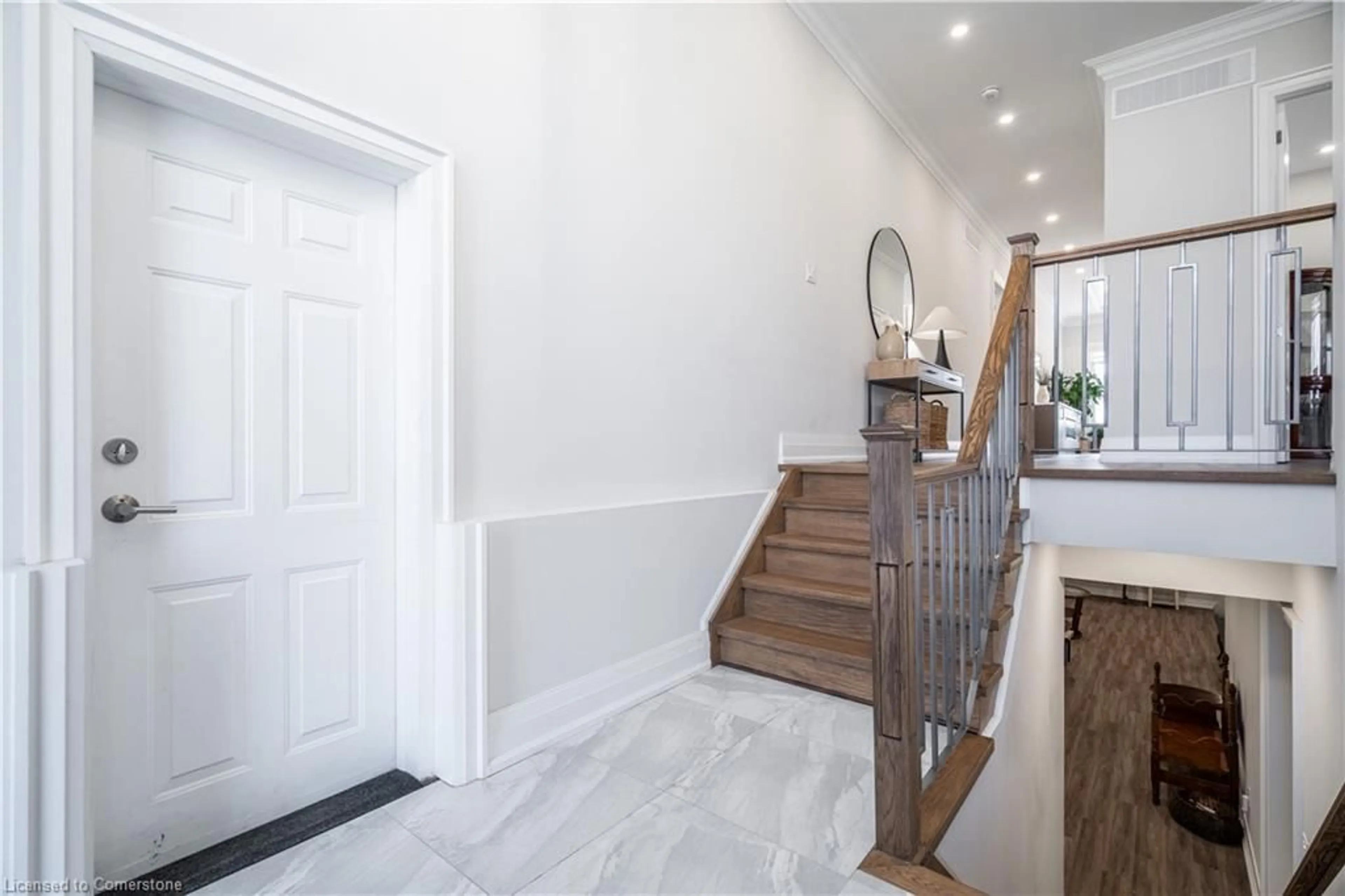 Indoor entryway for 87 The Promenade, Niagara-on-the-Lake Ontario L0S 1J0