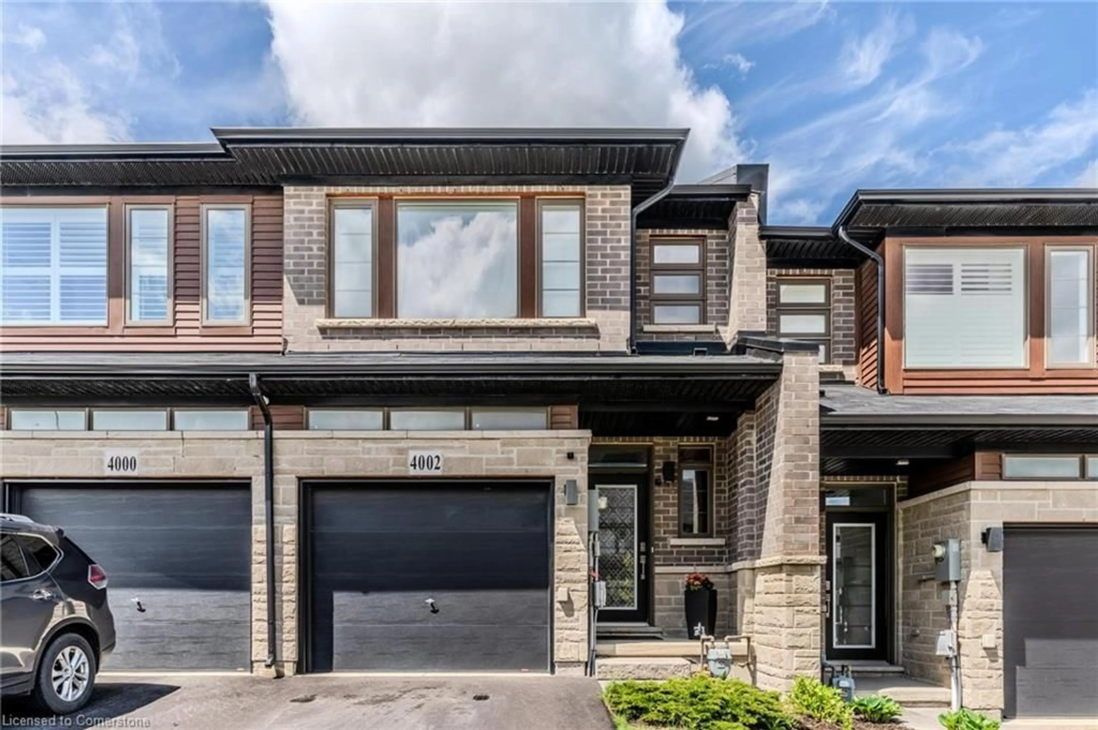 Home with brick exterior material, street for 4002 Crown Street St, Beamsville Ontario L0R 1B7
