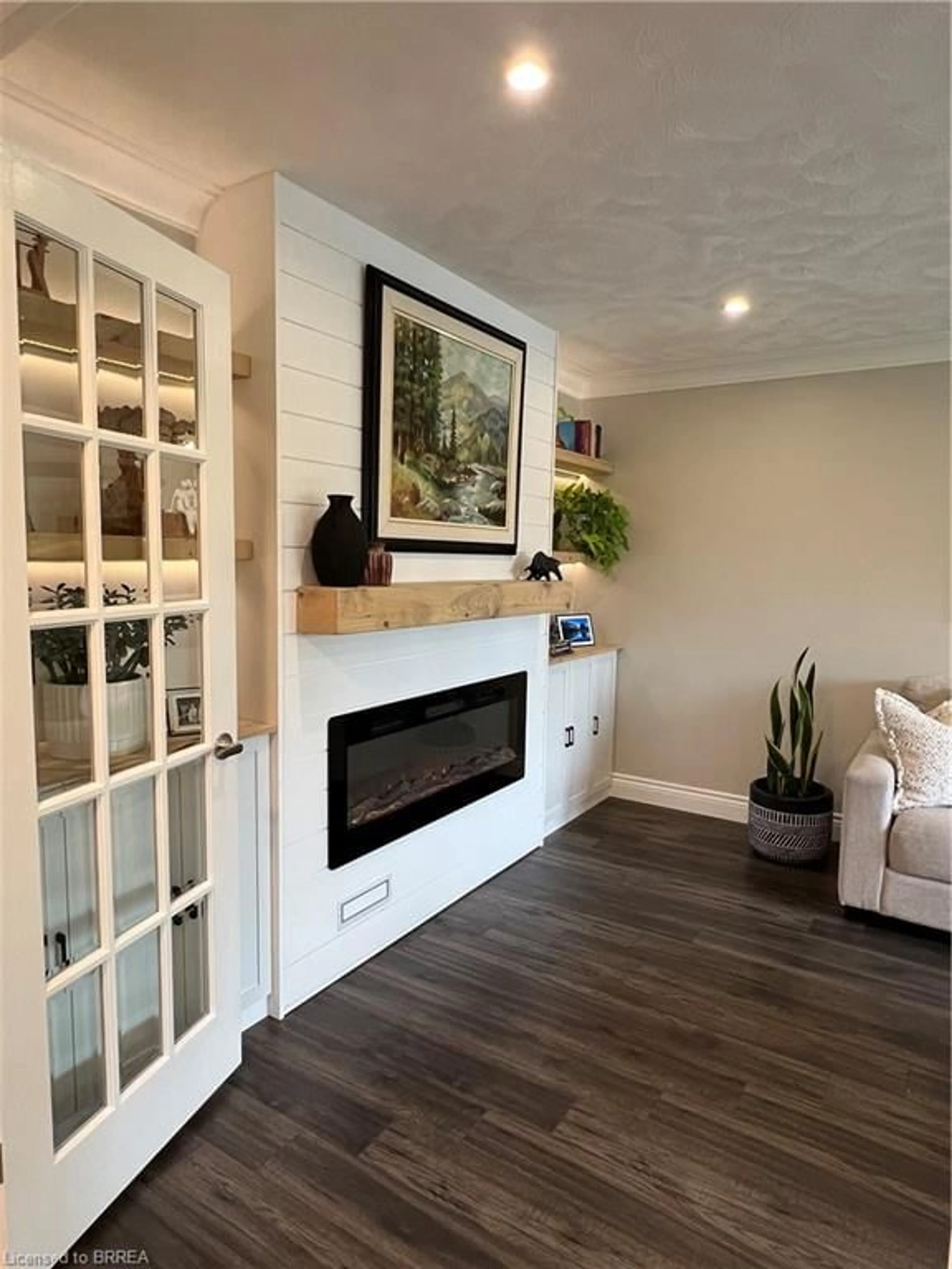 Living room with furniture, wood/laminate floor for 5 Elizabeth St, St. George Ontario N0E 1N0