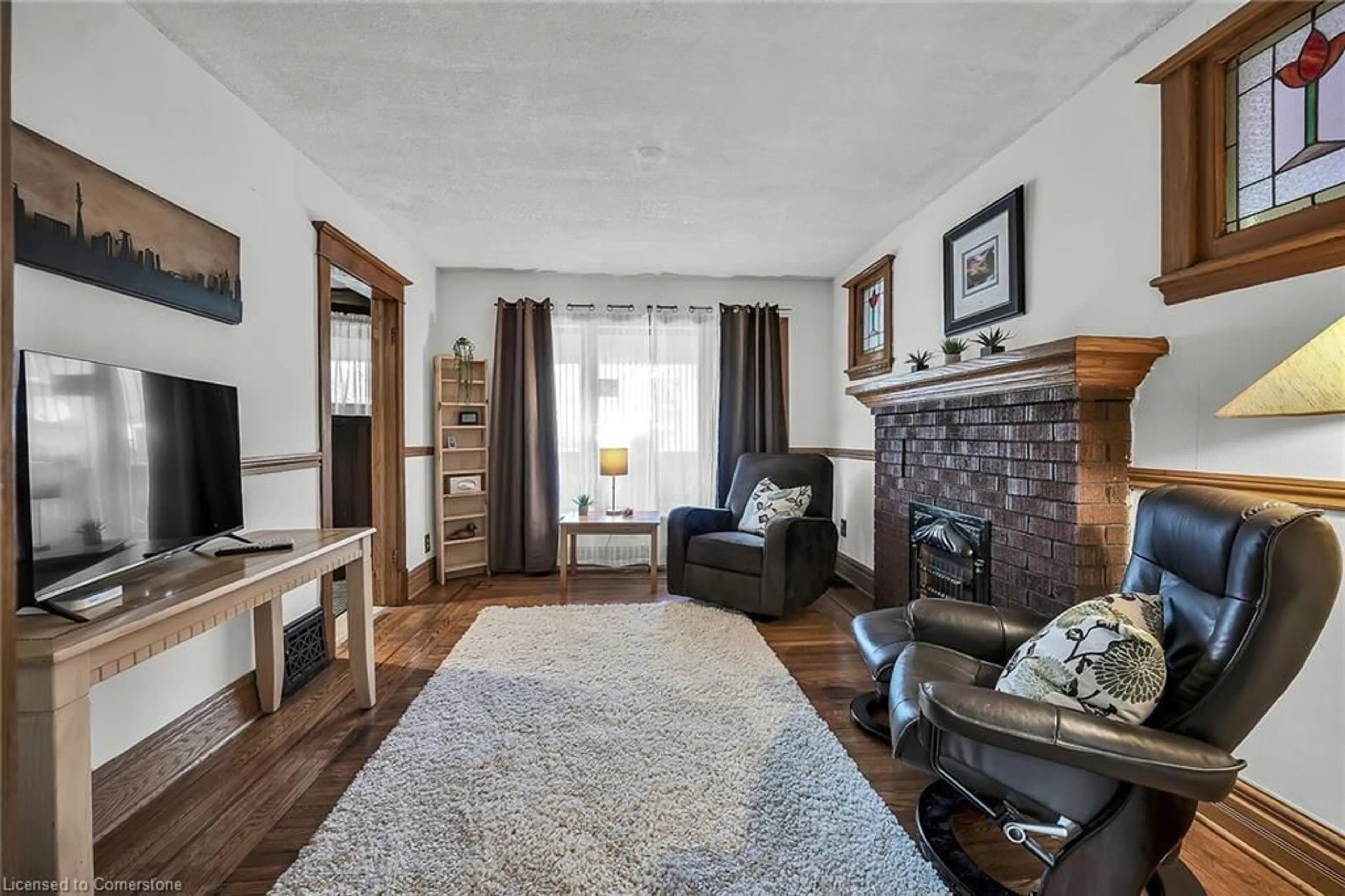 Living room with furniture, unknown for 126 Cumberland Ave, Hamilton Ontario L8M 1Z3