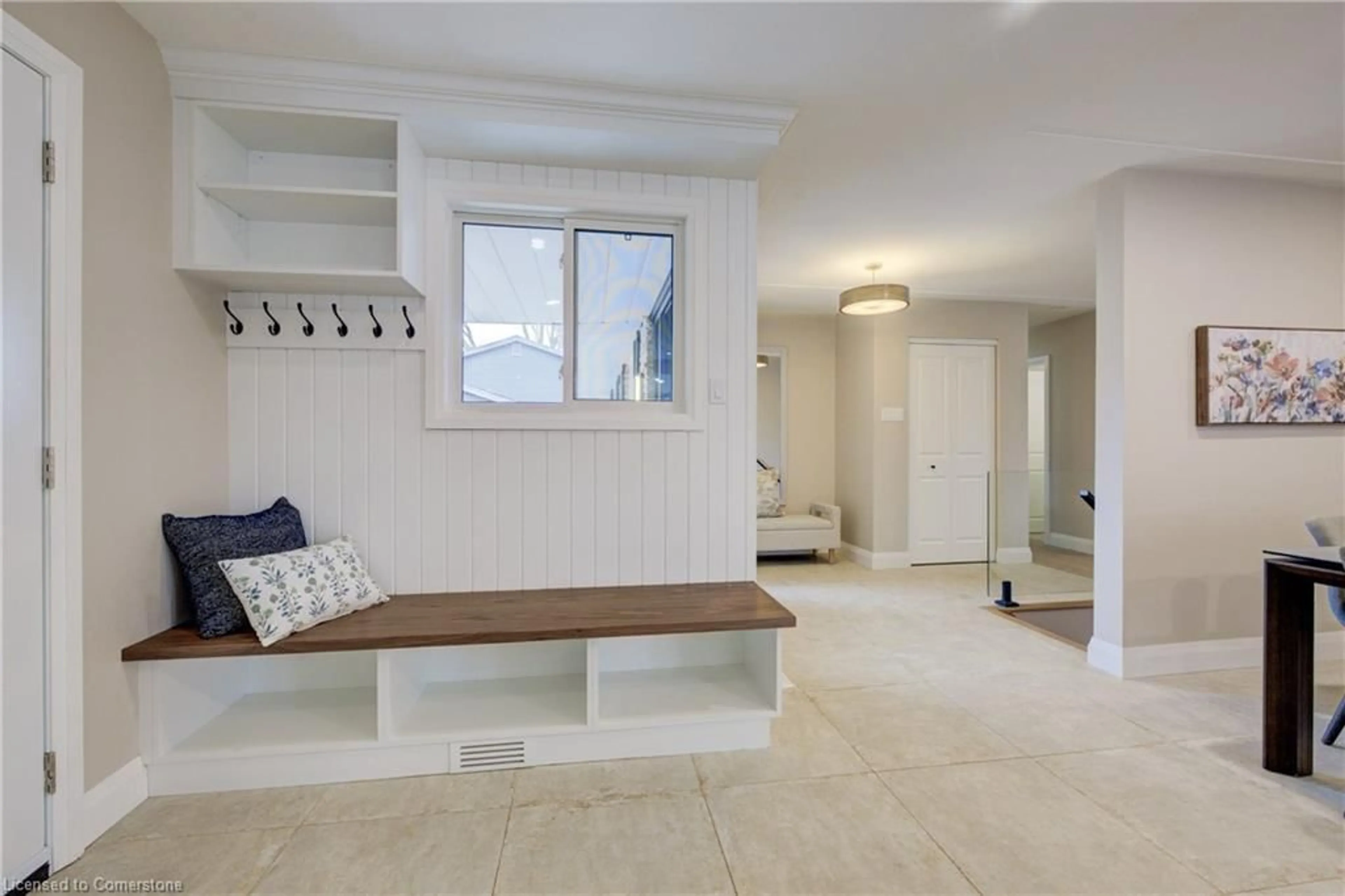 Indoor entryway for 279 Ferndale Pl, Waterloo Ontario N2J 3X8