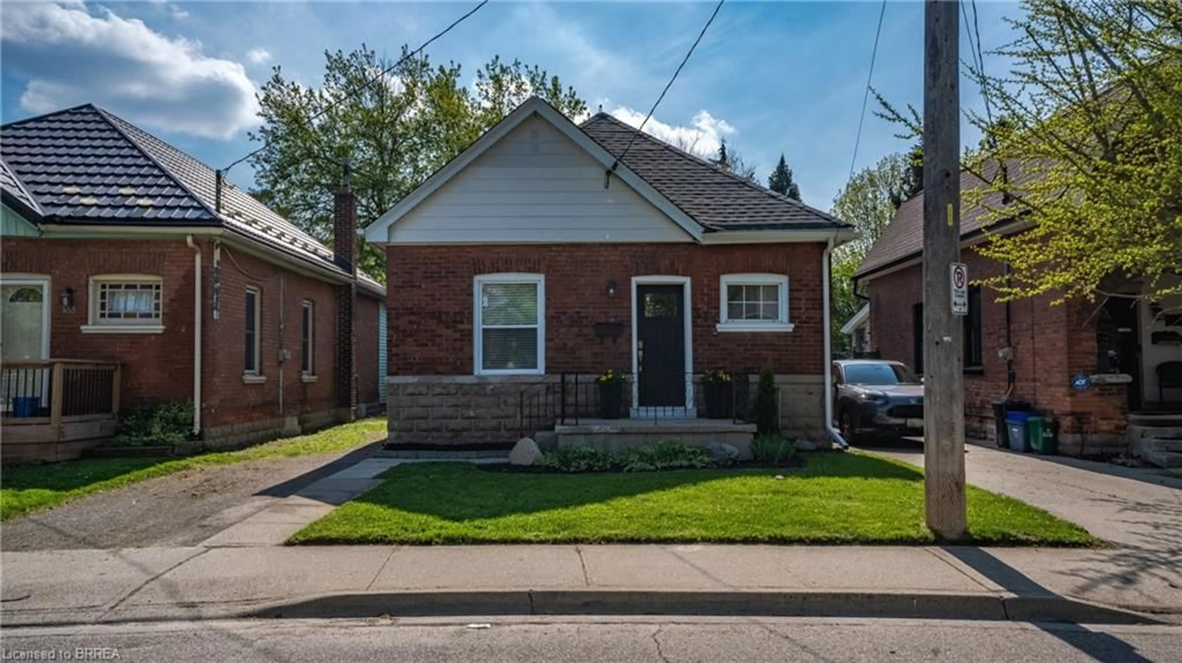 Home with brick exterior material, street for 31 Foster St, Brantford Ontario N3S 2A9