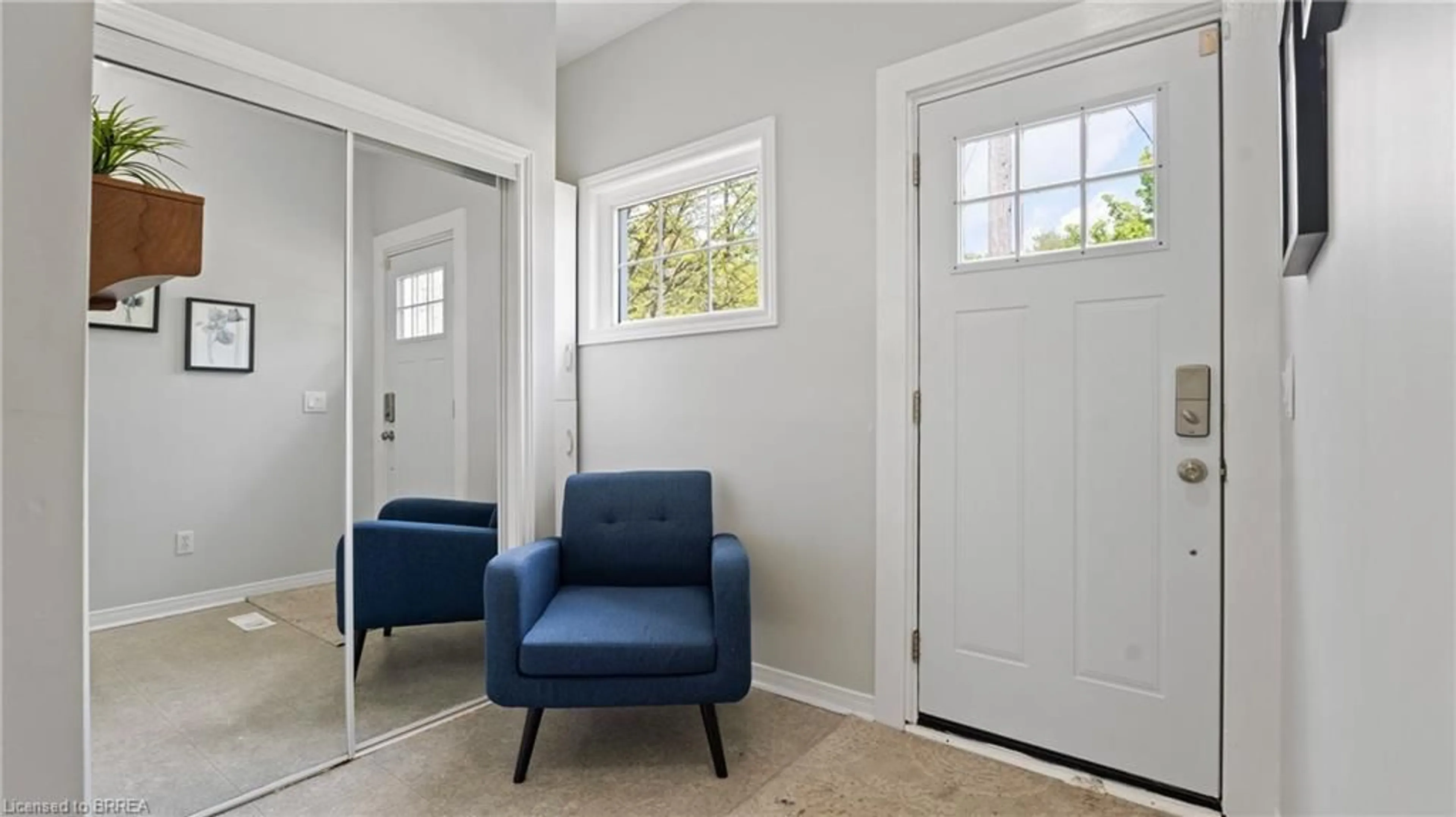 Indoor entryway for 31 Foster St, Brantford Ontario N3S 2A9