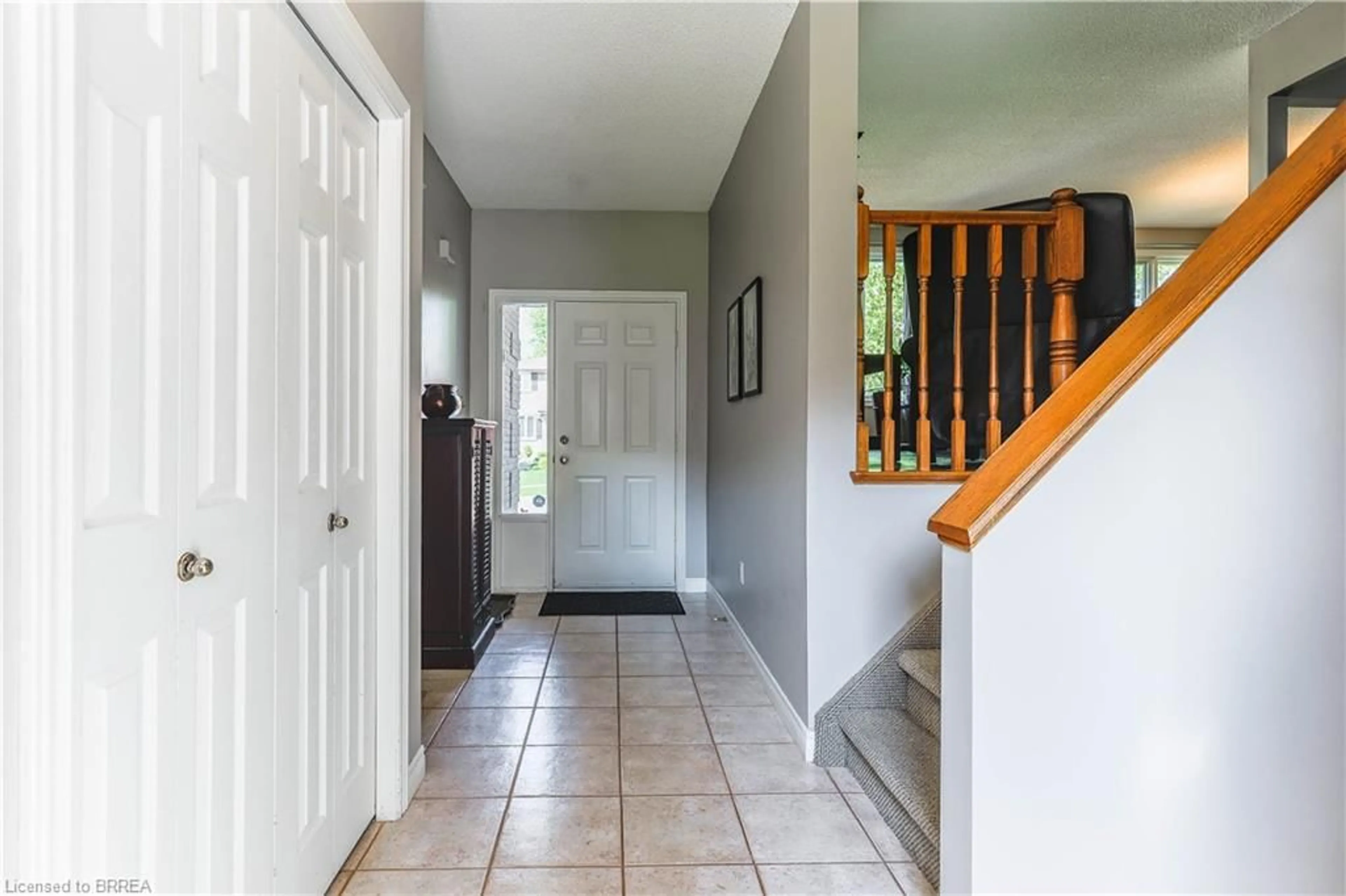 Indoor entryway for 34 King William St, St. George Ontario N0E 1N0