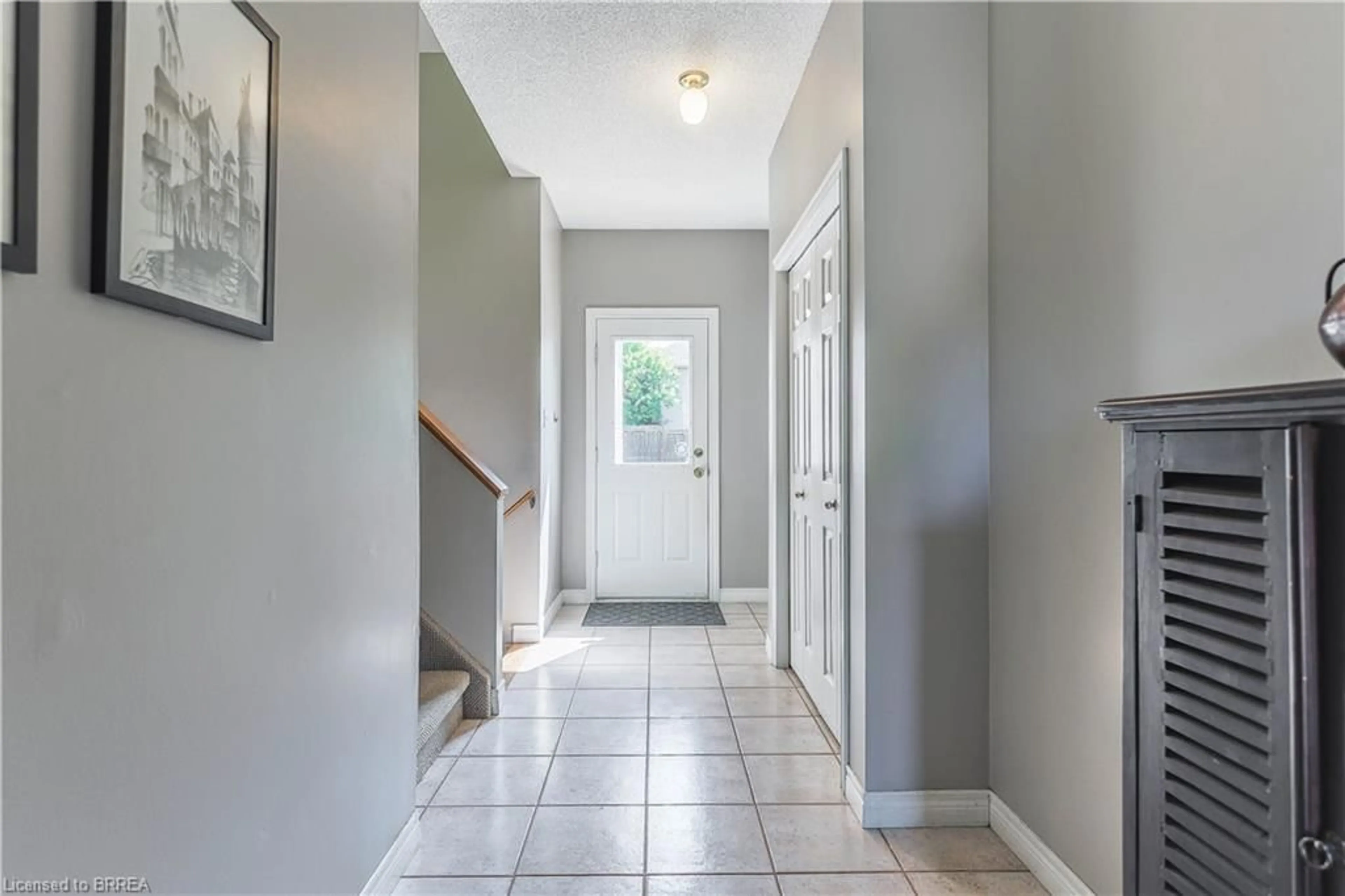 Indoor entryway for 34 King William St, St. George Ontario N0E 1N0