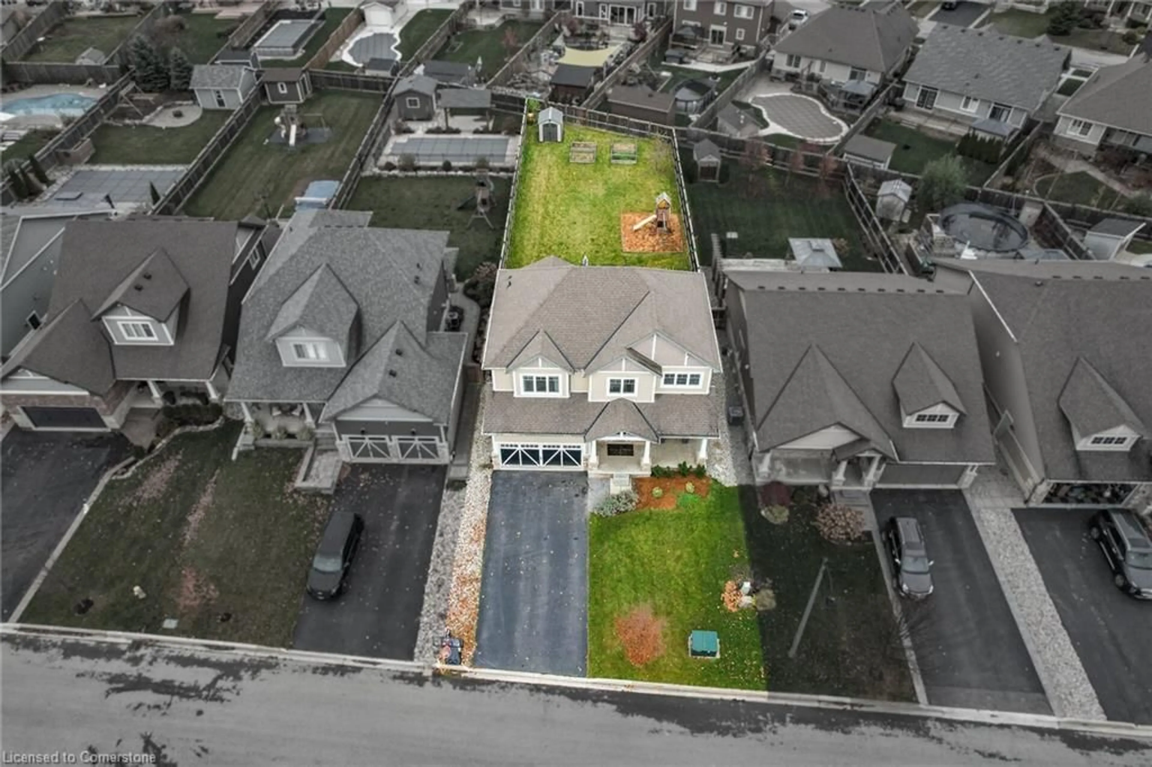 A pic from outside/outdoor area/front of a property/back of a property/a pic from drone, street for 14 Gateway Ave, Smithville Ontario L0R 2A0
