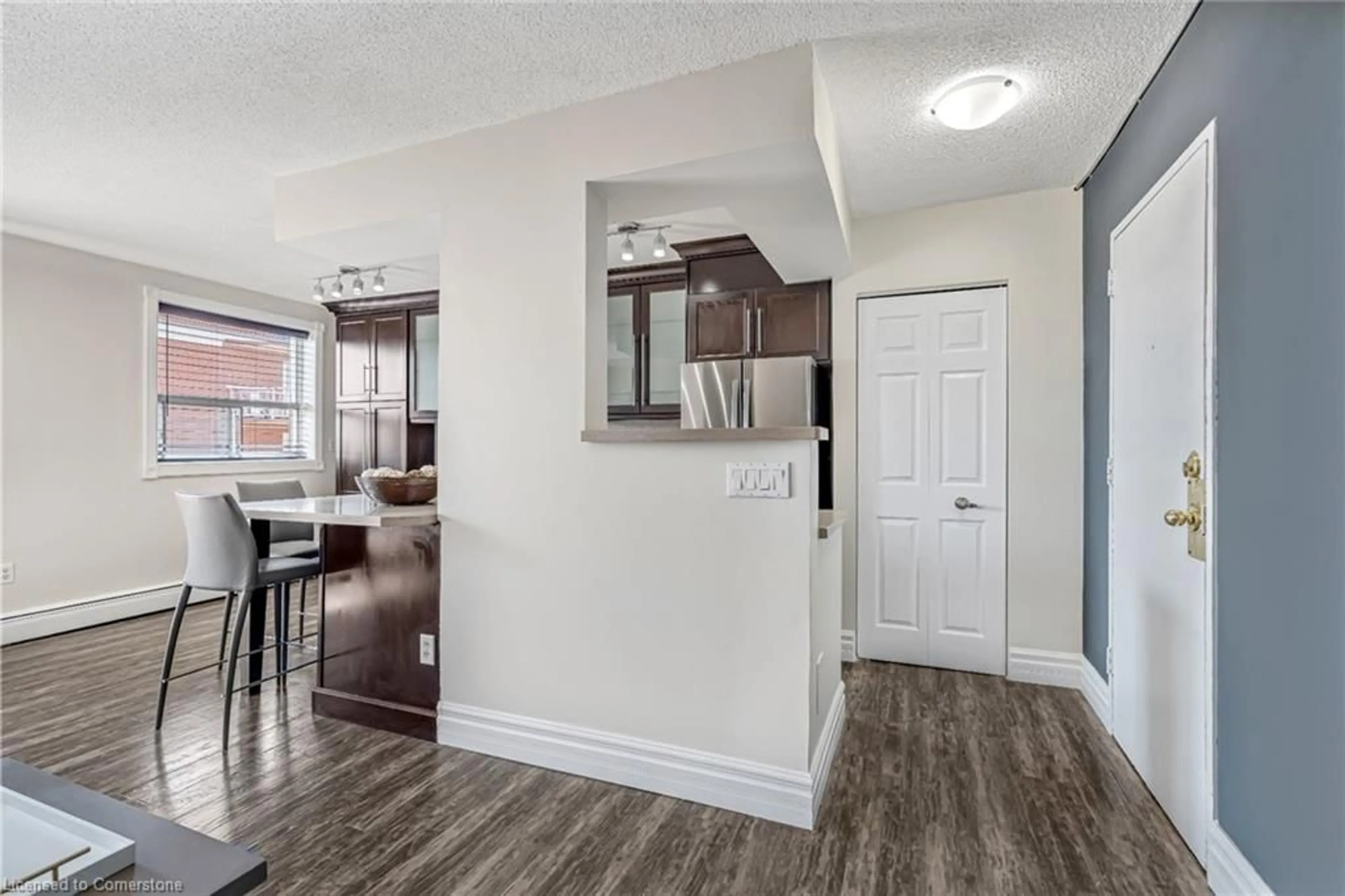 Indoor entryway for 851 Queenston Rd #502, Hamilton Ontario L8G 1B4