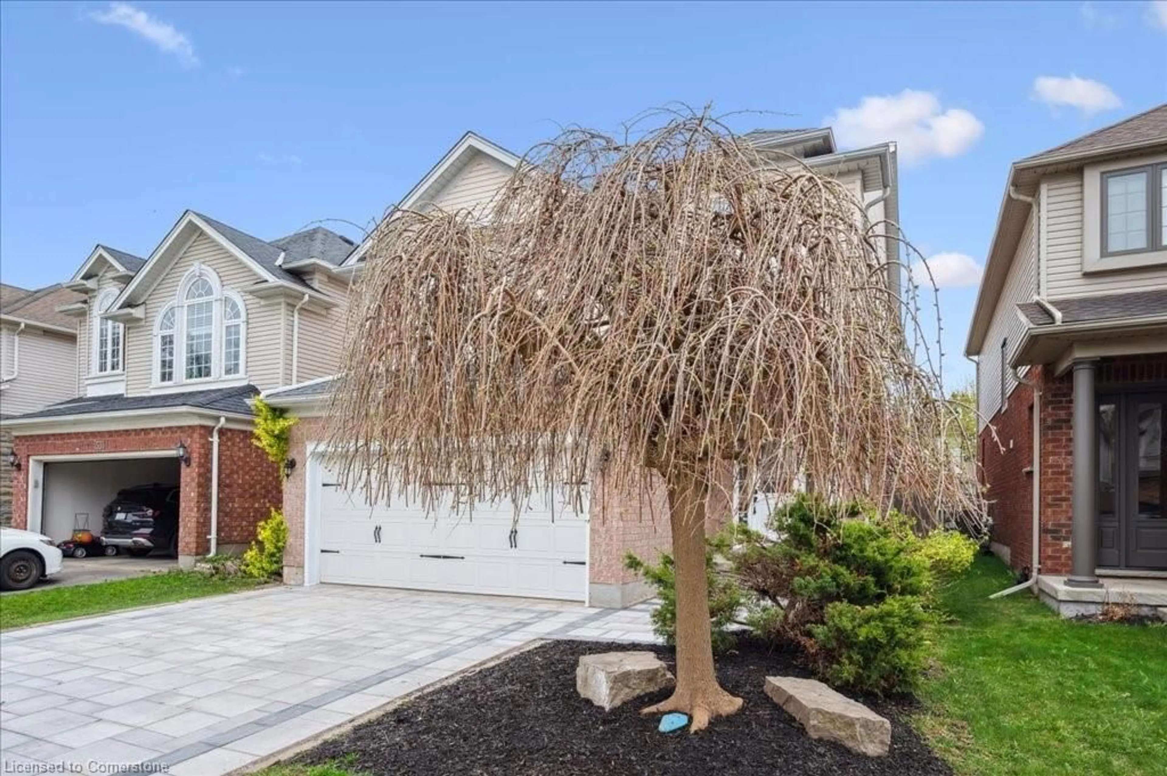 Home with vinyl exterior material, street for 533 Little Dover Cres, Waterloo Ontario N2K 4E4