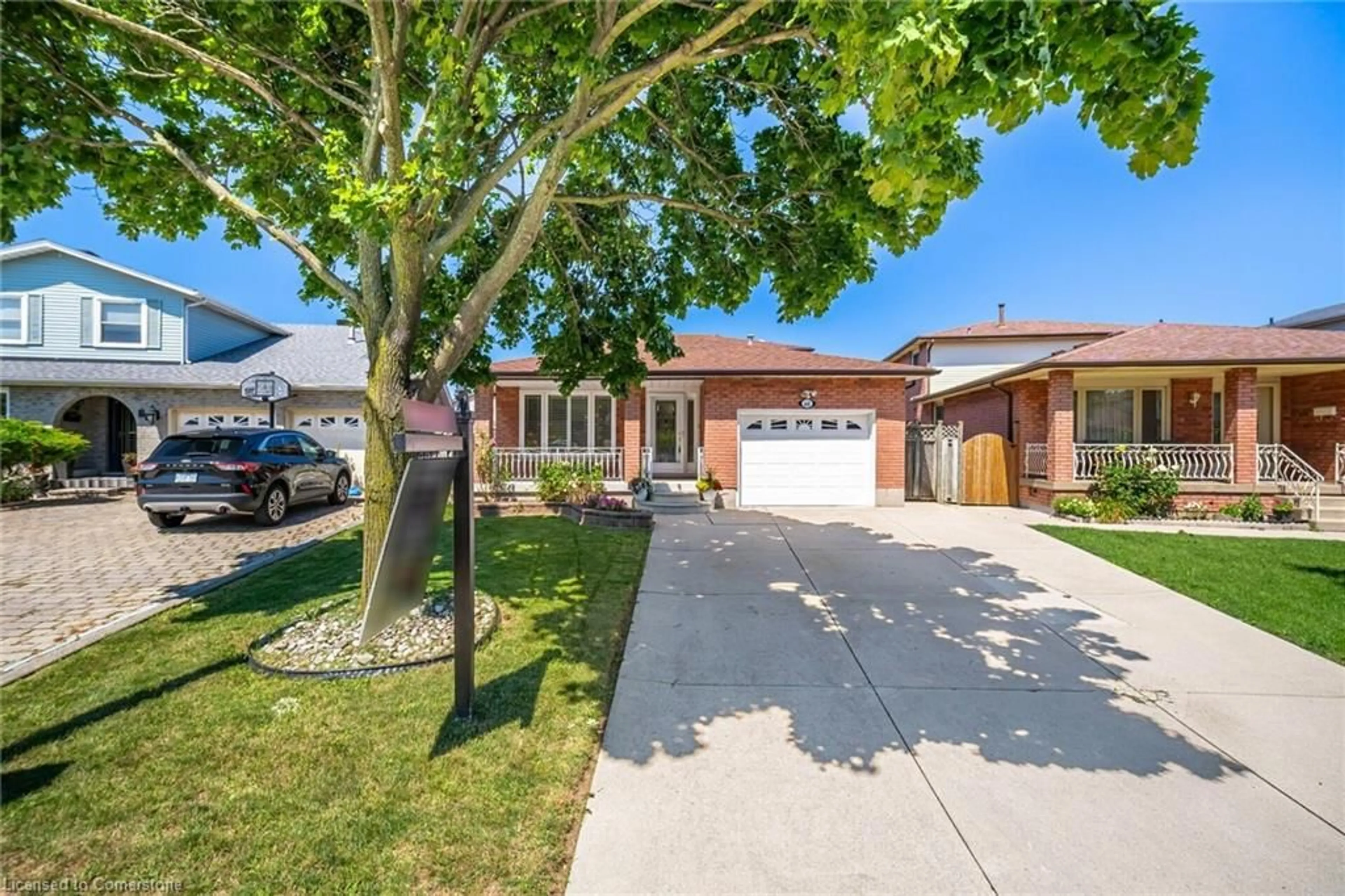 A pic from outside/outdoor area/front of a property/back of a property/a pic from drone, street for 60 Indian Cres, Hamilton Ontario L8V 4X5