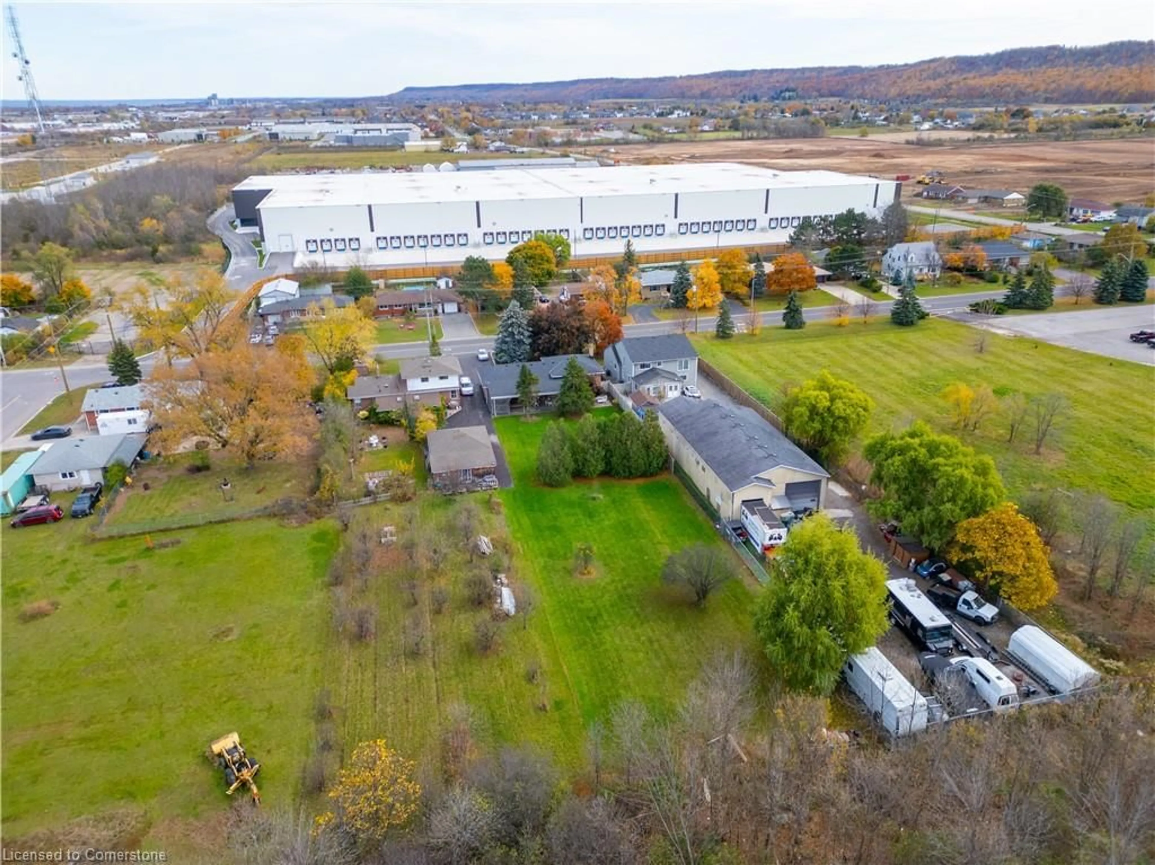 A pic from outside/outdoor area/front of a property/back of a property/a pic from drone, building for 337 Mcneilly Rd, Stoney Creek Ontario L8E 5H4