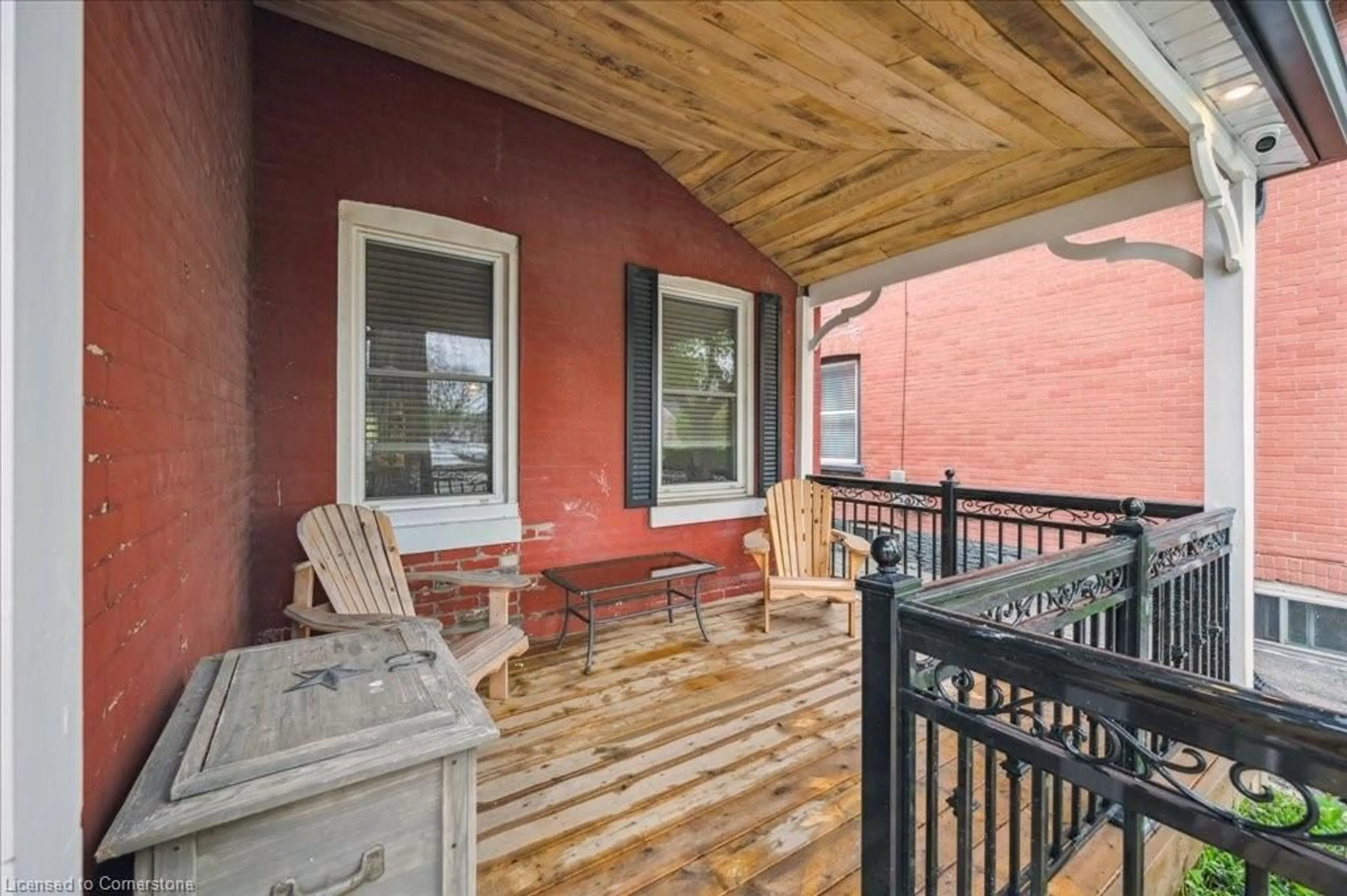 Patio, street for 74 Richmond St, Brantford Ontario N3T 3Y5