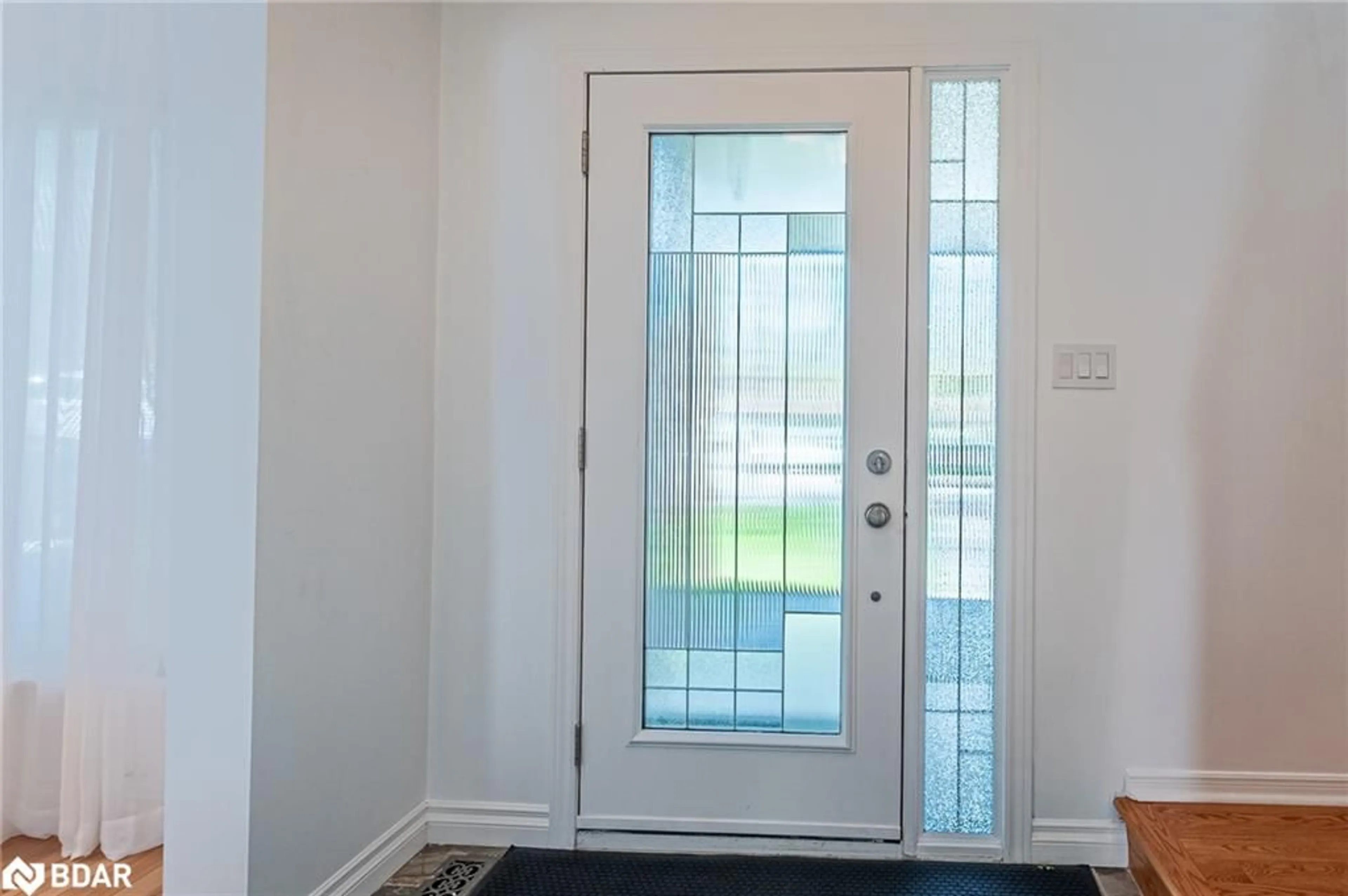 Indoor entryway for 23 Morrow Dr, Alliston Ontario L9R 1M6
