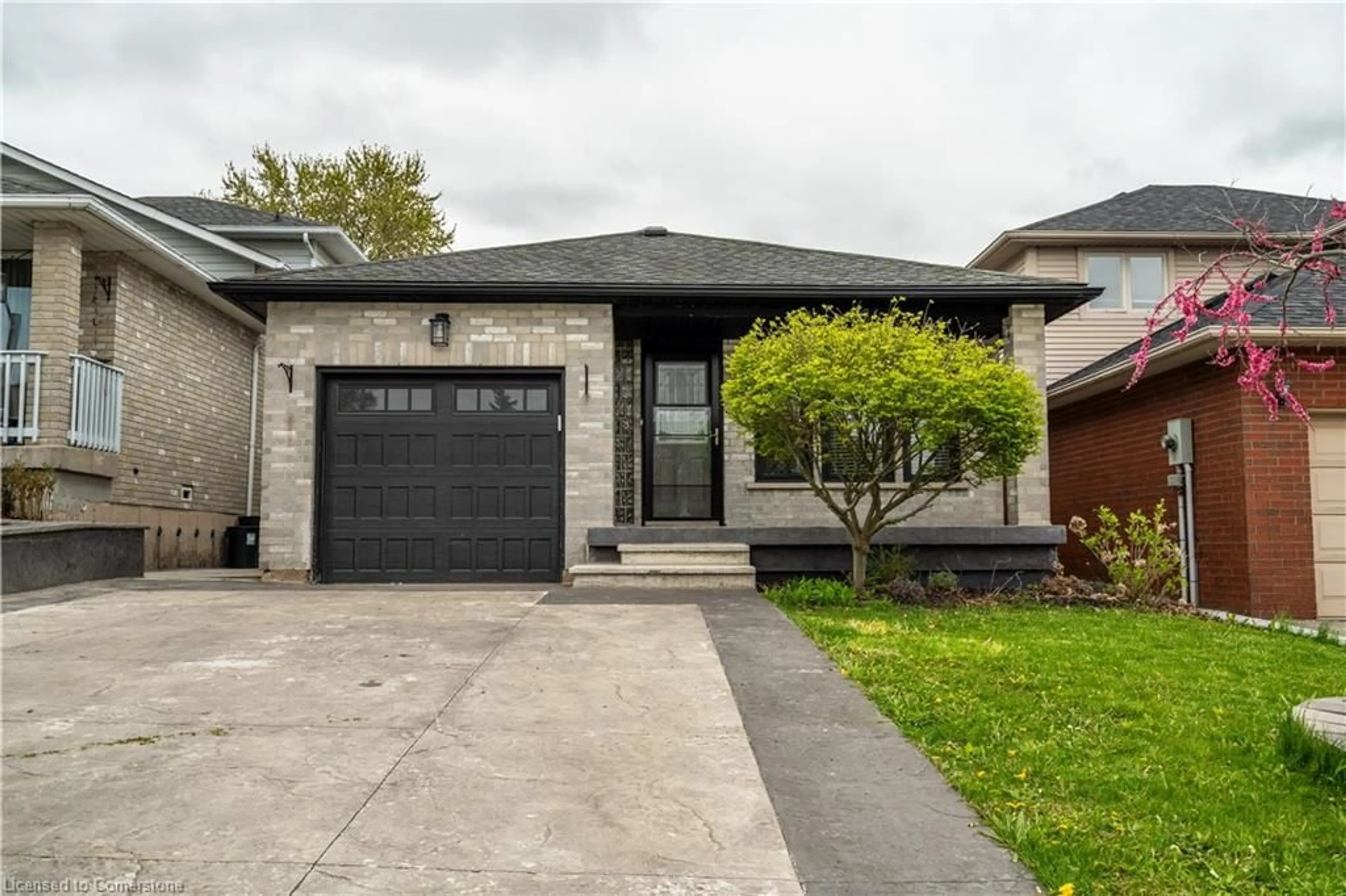 Home with brick exterior material, street for 304 Acadia Dr, Hamilton Ontario L8W 3L1