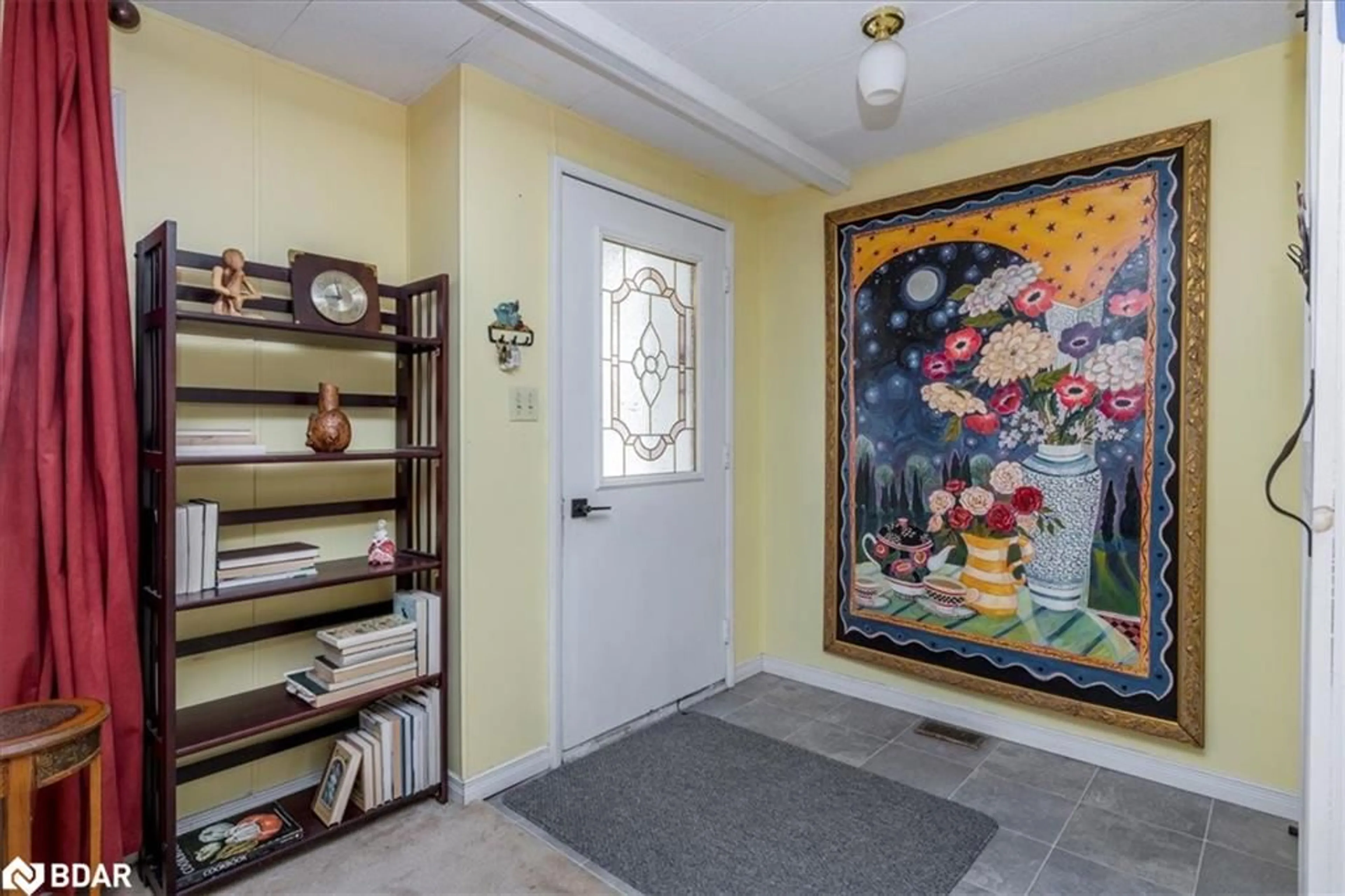 Indoor entryway for 3 Yew Crt, Innisfil Ontario L9S 1M9