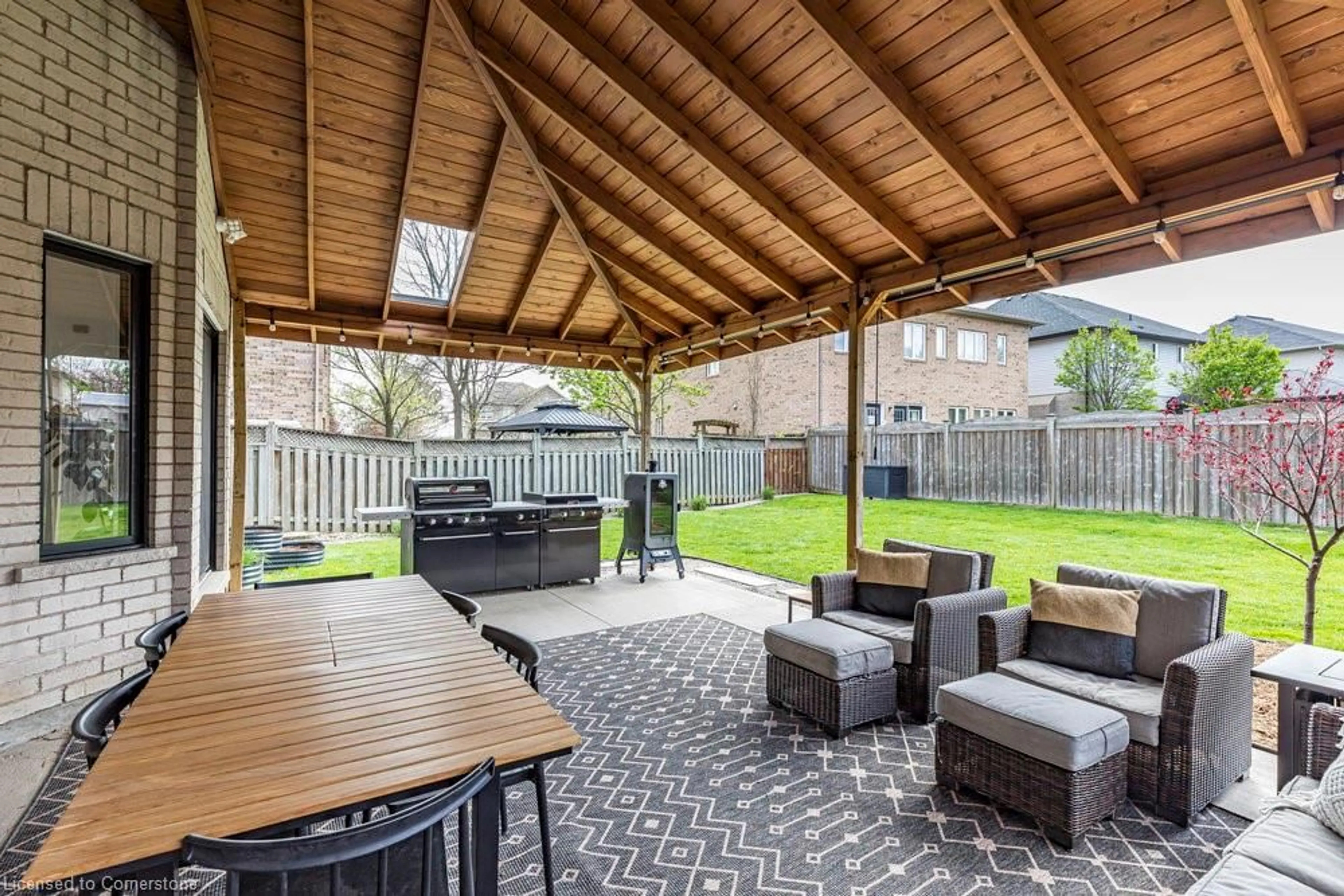 Patio, street for 88 Davidson Blvd, Dundas Ontario L9H 7M3