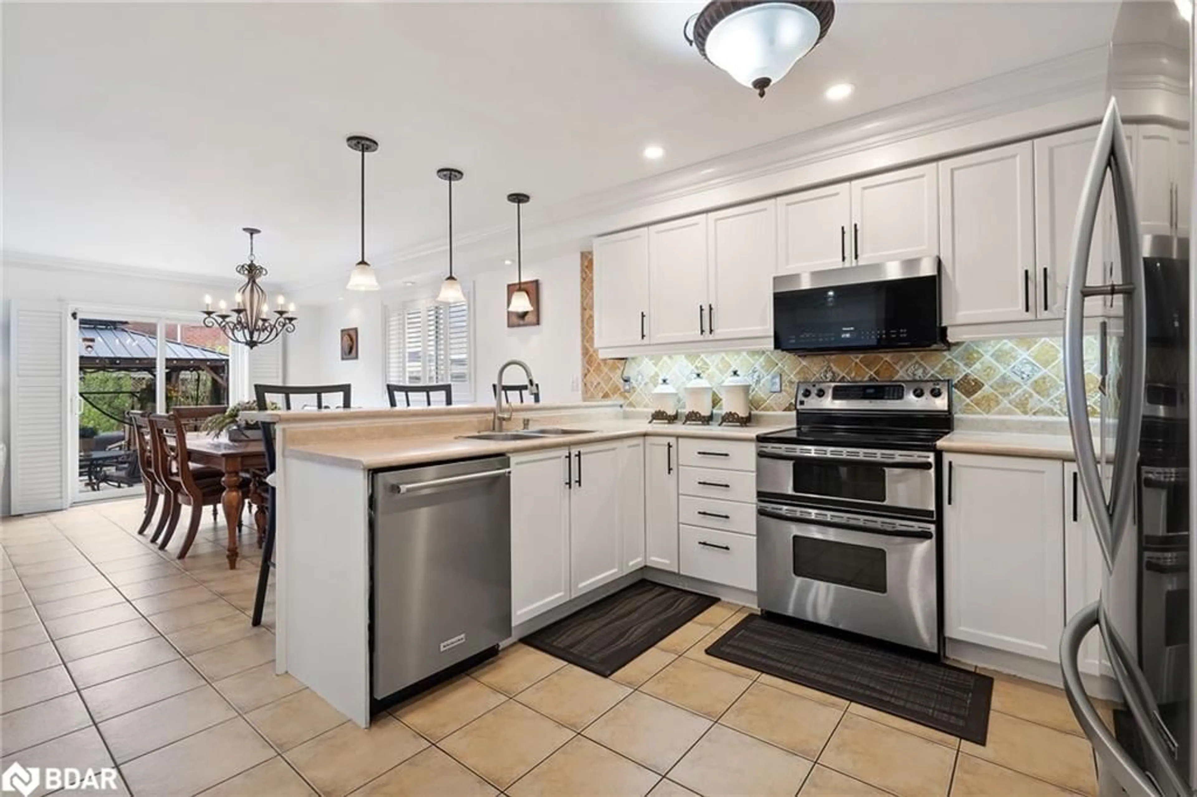Open concept kitchen, ceramic/tile floor for 43 Humbershed Cres, Bolton Ontario L7E 2X3