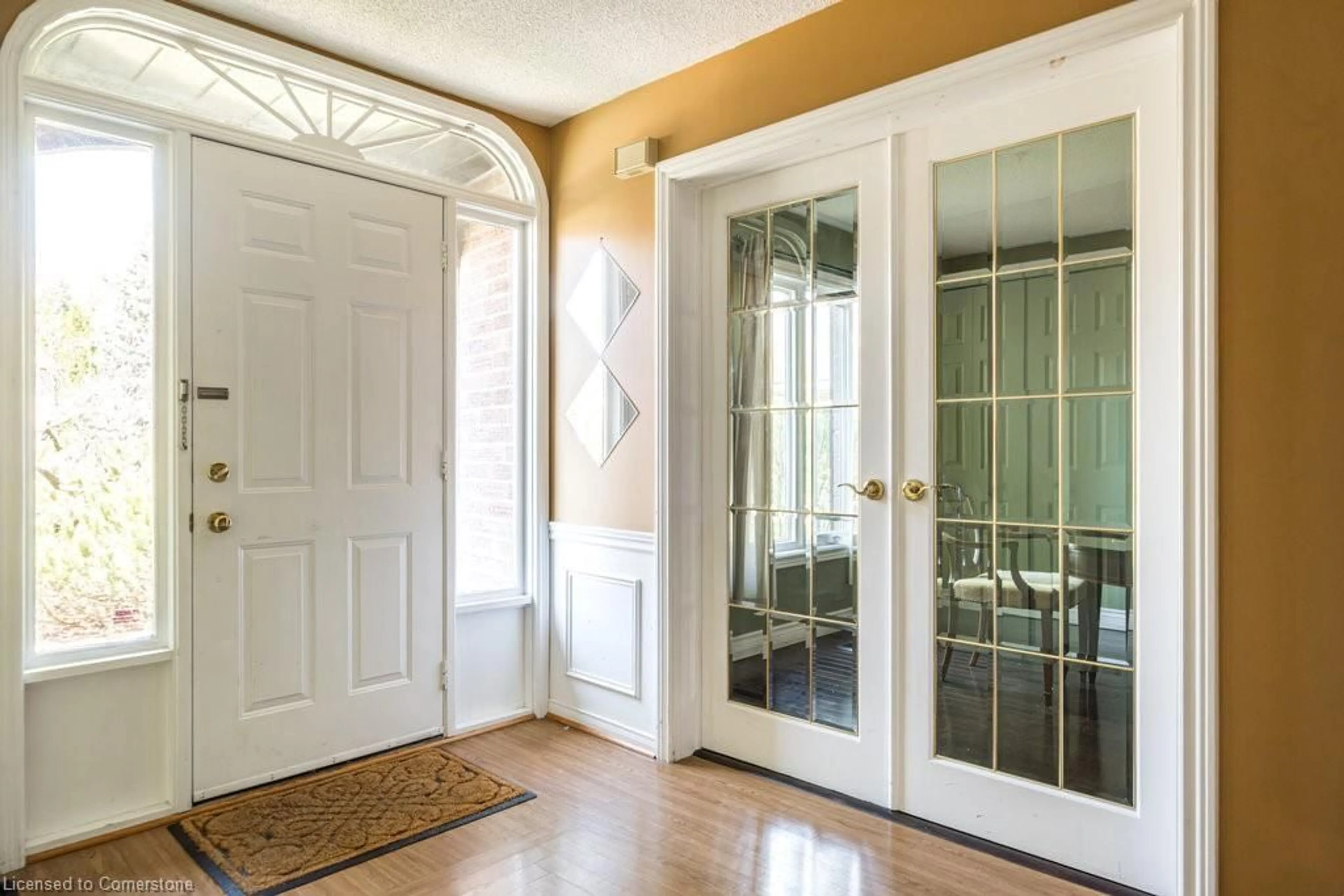 Indoor entryway for 15 Onondaga Dr, Ancaster Ontario L9G 4S5