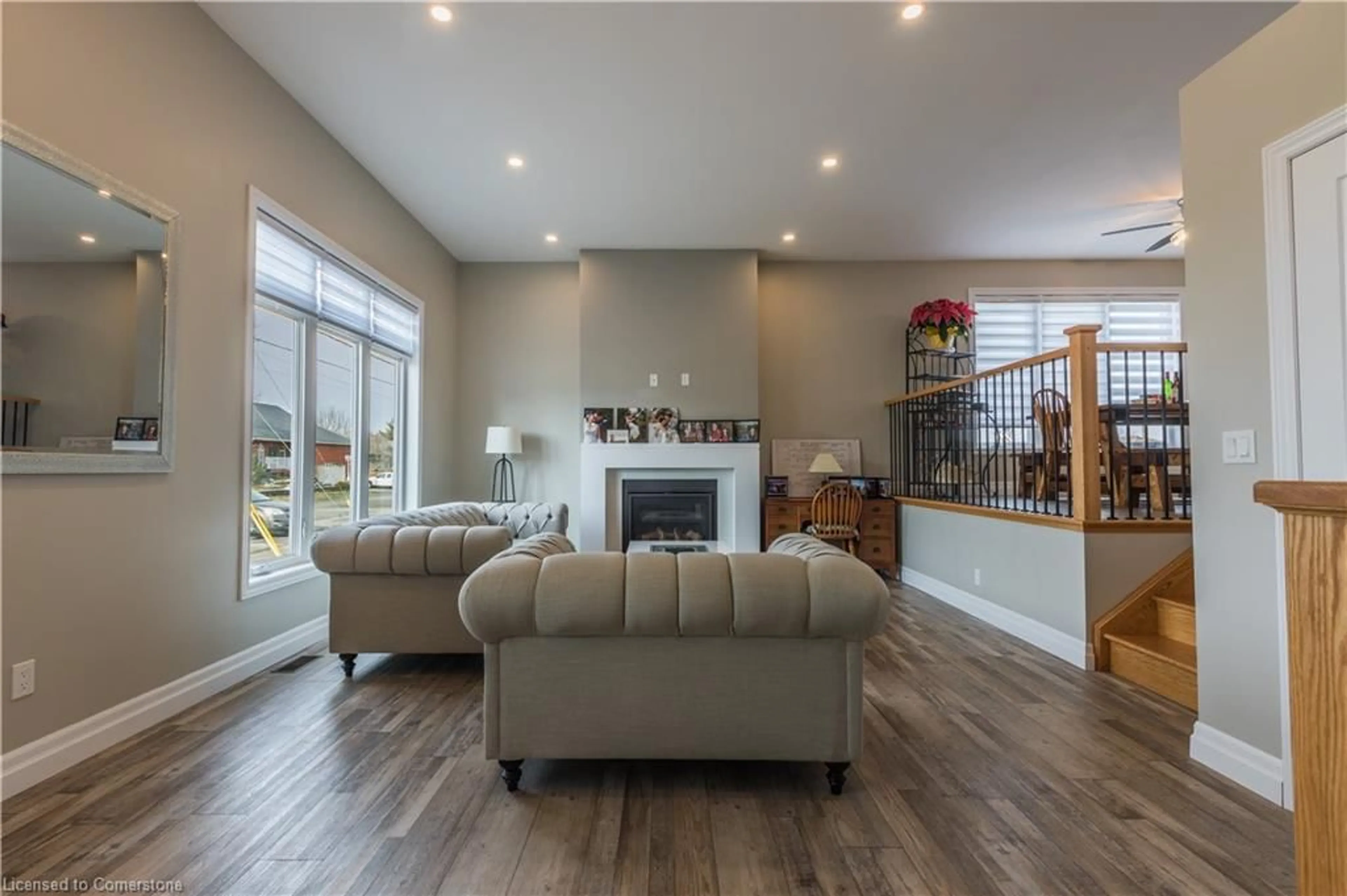 Living room with furniture, wood/laminate floor for 150 Franklin Ave, Port Colborne Ontario L3K 4A6