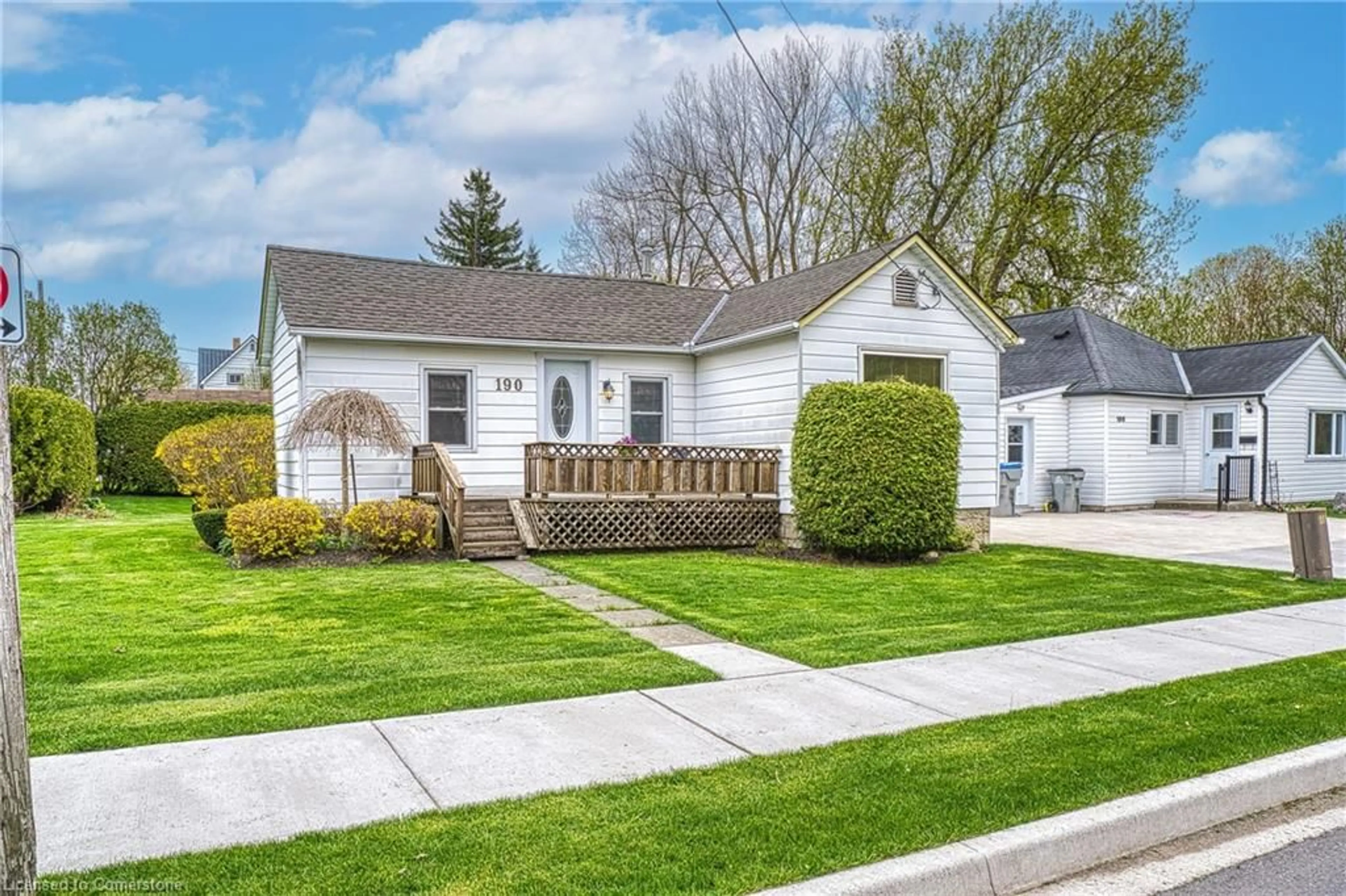 Home with vinyl exterior material, street for 190 Elm Ave, Listowel Ontario N4W 3E7