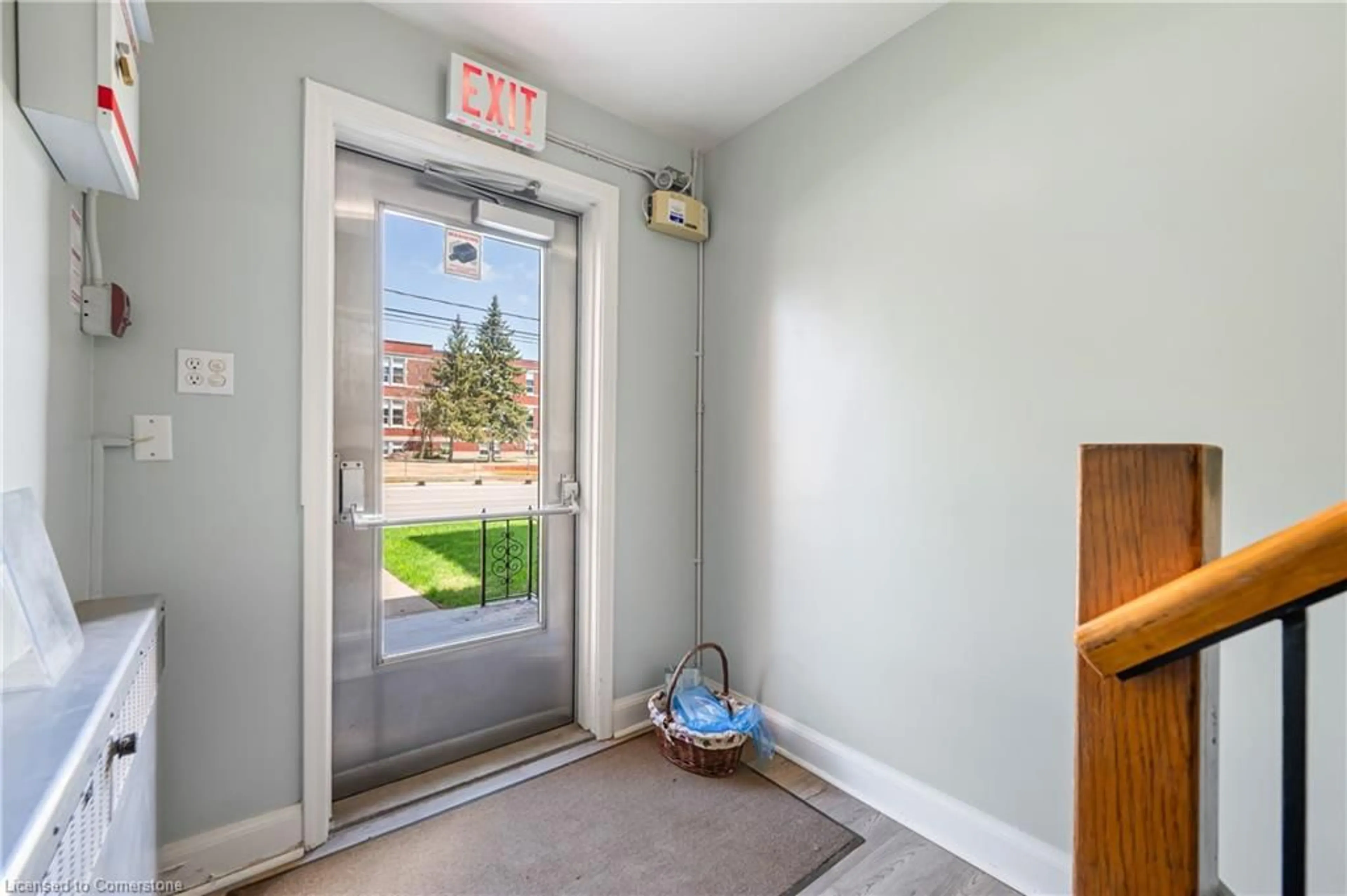 Indoor entryway for 265 Weber St #6, Kitchener Ontario N2H 1E9
