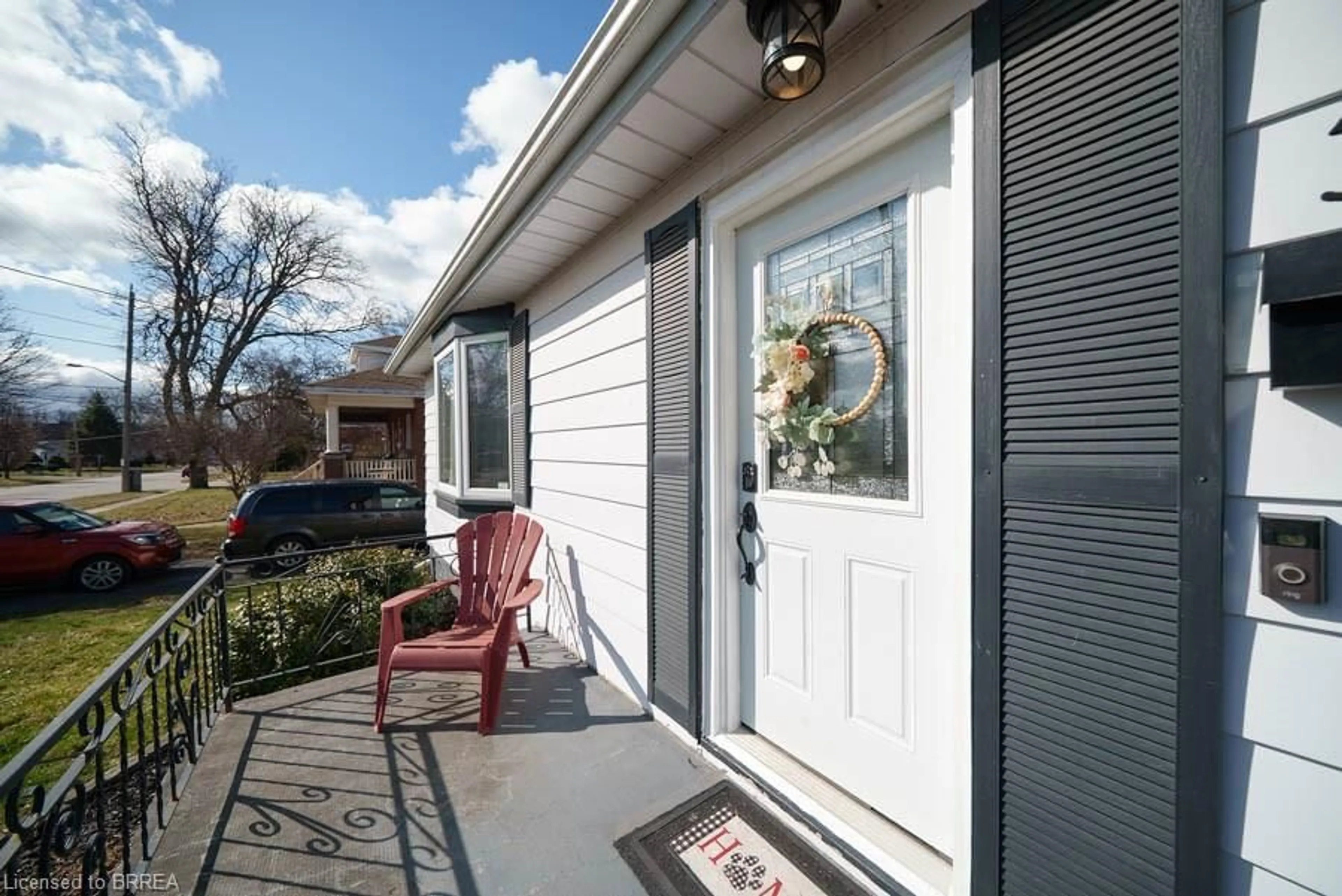 Home with vinyl exterior material, street for 36 James Ave, Brantford Ontario N3S 6Y3