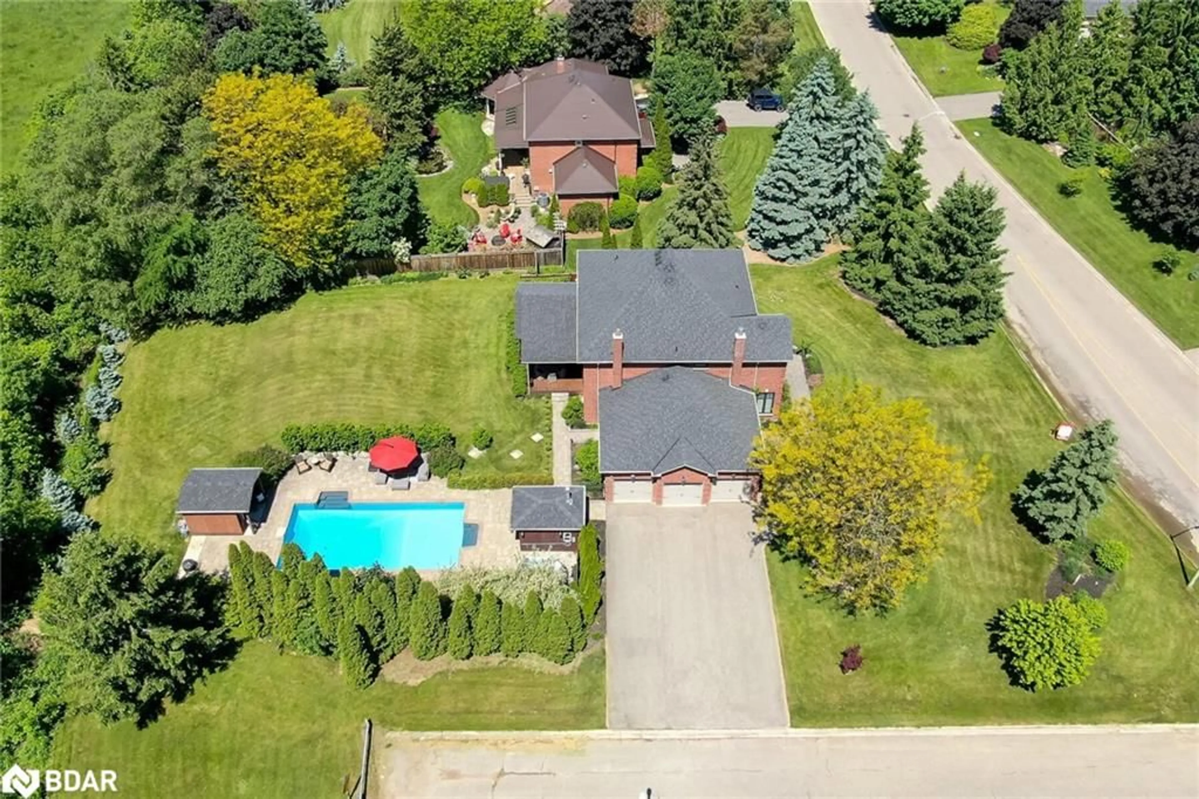 A pic from outside/outdoor area/front of a property/back of a property/a pic from drone, street for 17 Oak Ridge Dr, Glen Williams Ontario L7G 5G6