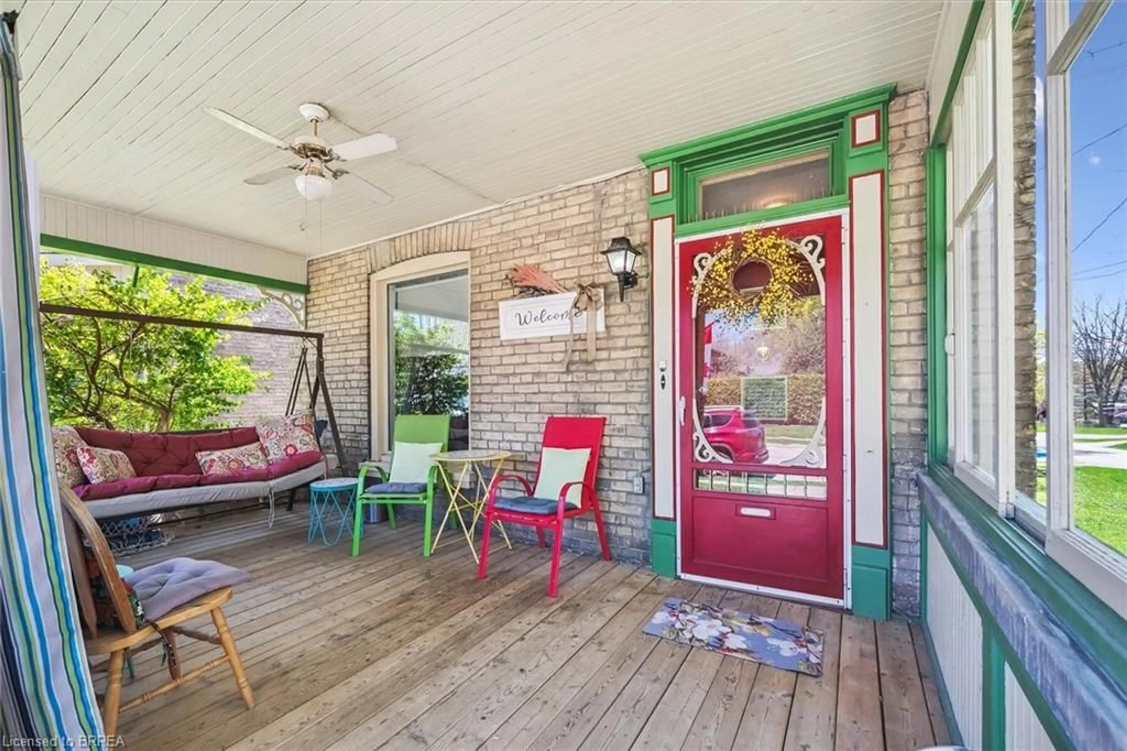 Patio, street for 98 Walnut St, Paris Ontario N3L 2J7