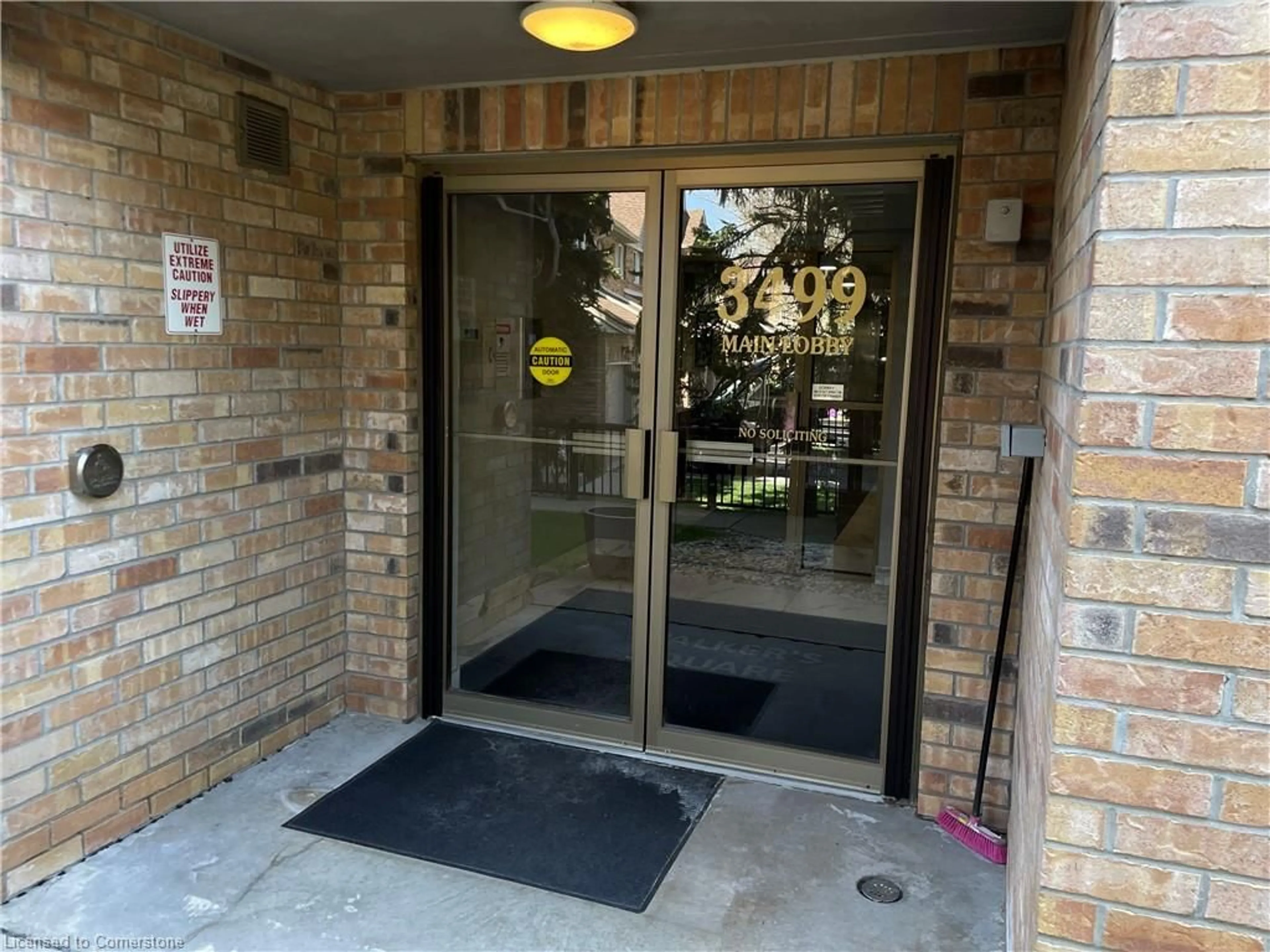 Indoor foyer for 3499 Upper Middle Rd #110, Burlington Ontario L7M 4M7