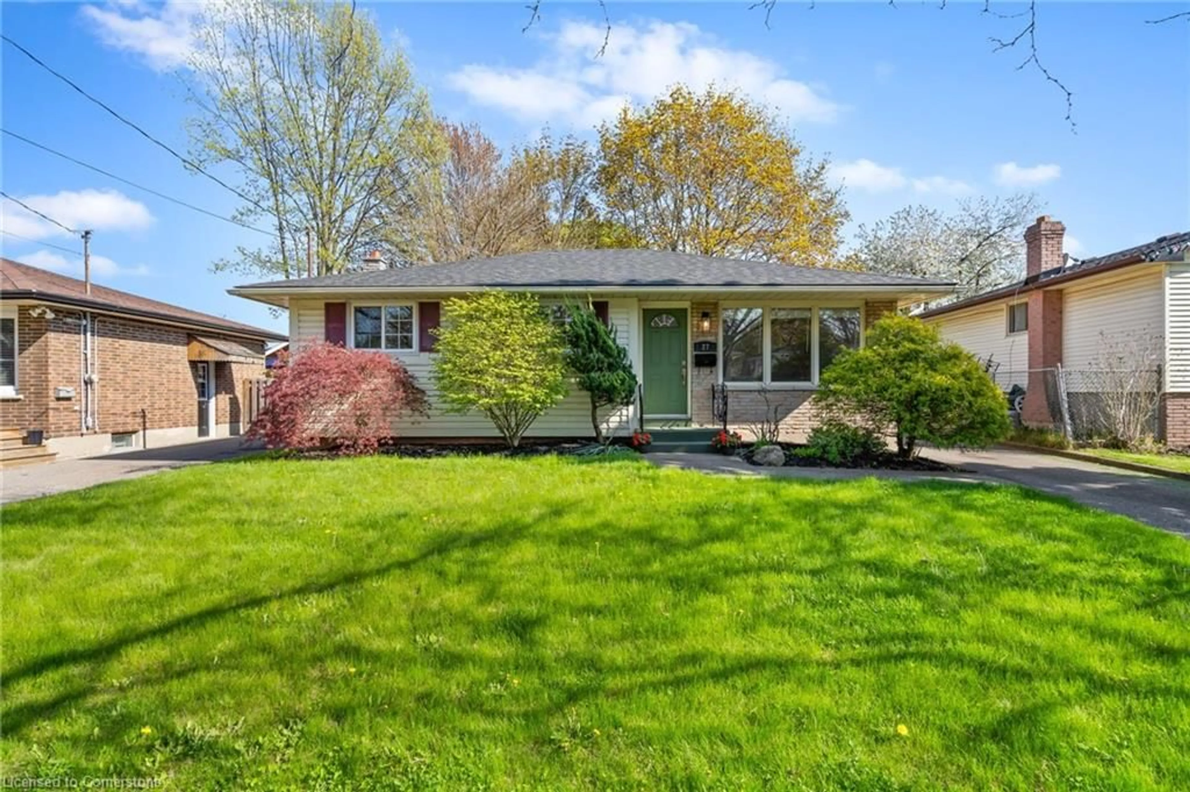 Home with vinyl exterior material, street for 27 Cindy Dr, St. Catharines Ontario L2M 6K3
