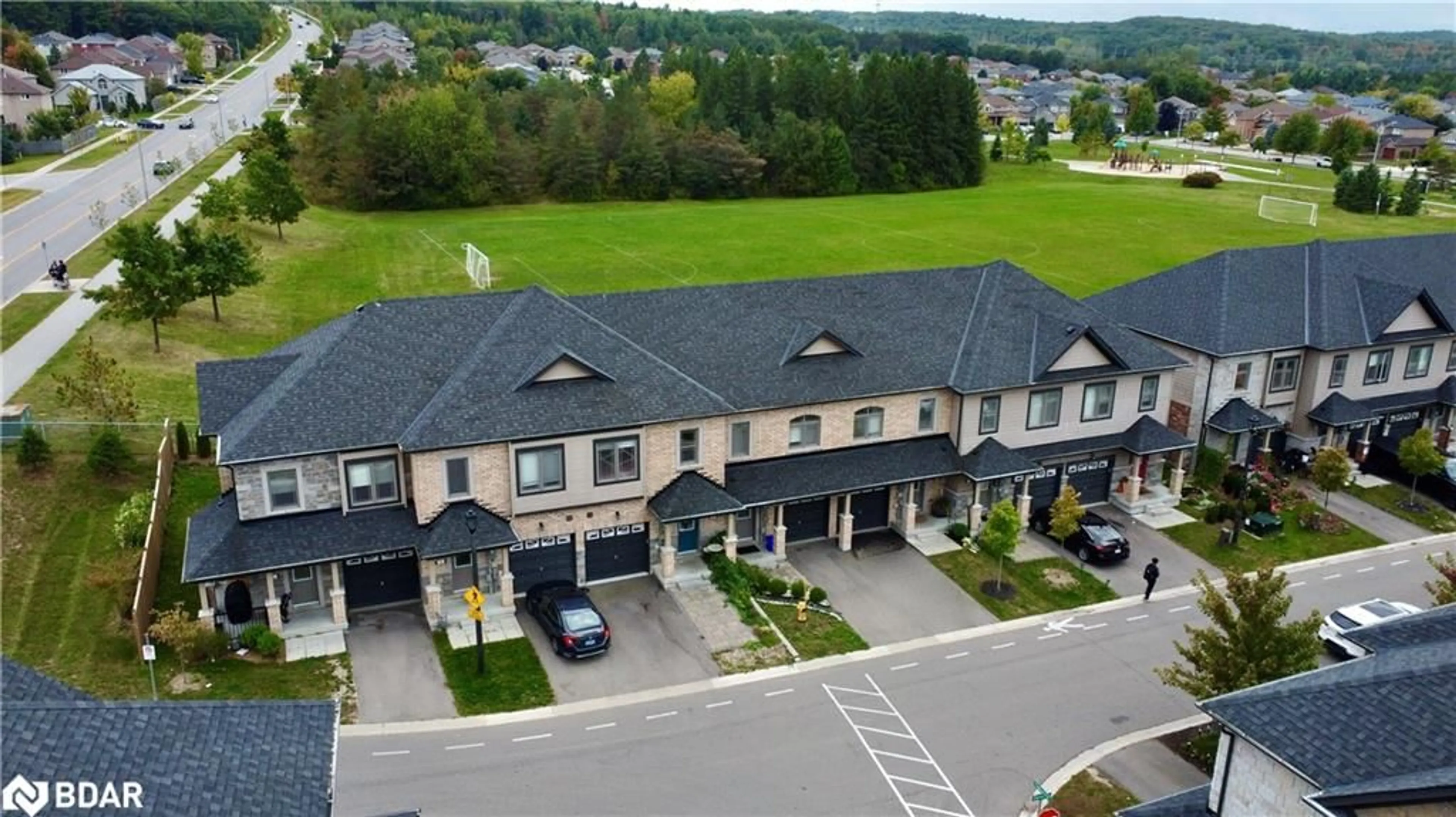 A pic from outside/outdoor area/front of a property/back of a property/a pic from drone, unknown for 9 Deneb St, Barrie Ontario L4M 0K6