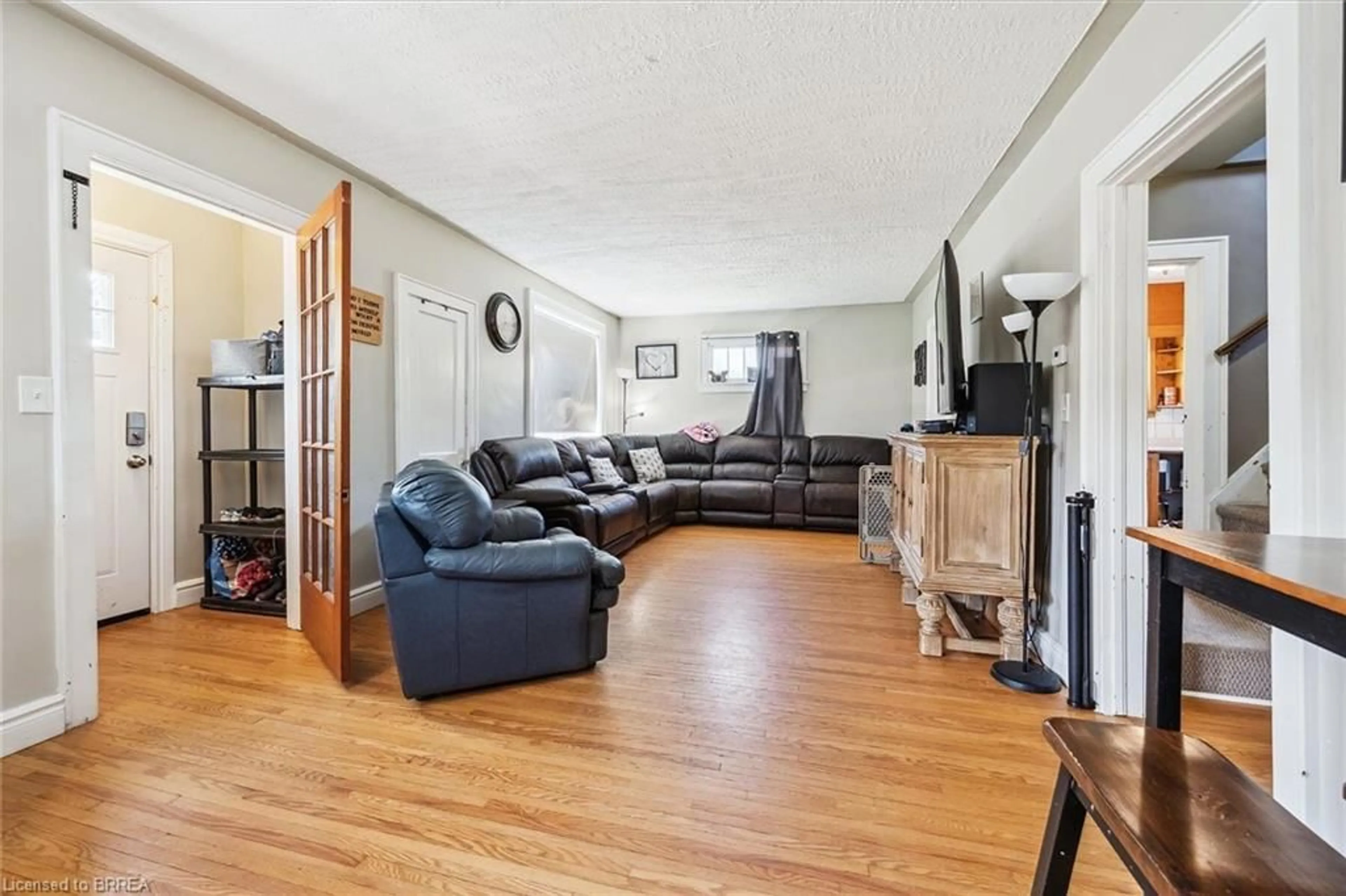 Living room with furniture, unknown for 38 Washington St, Paris Ontario N3L 2A7