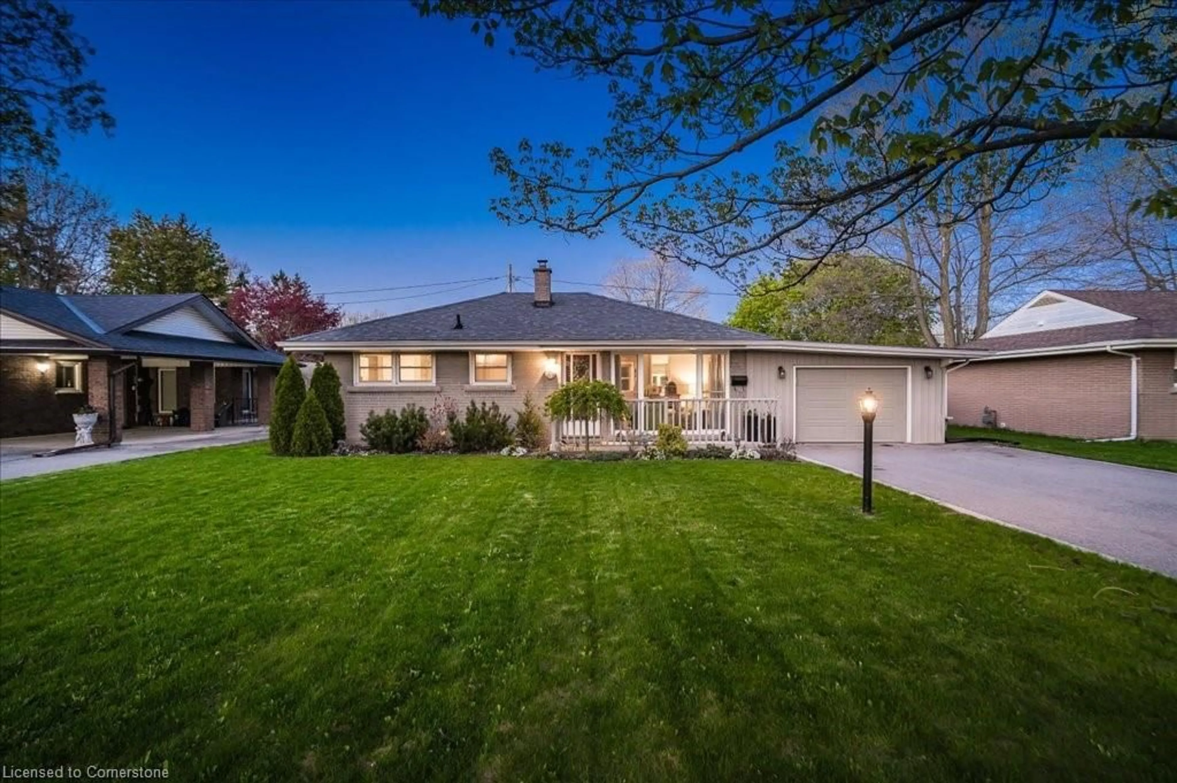 A pic from outside/outdoor area/front of a property/back of a property/a pic from drone, street for 1419 Fairview Rd, Cambridge Ontario N3H 4M5