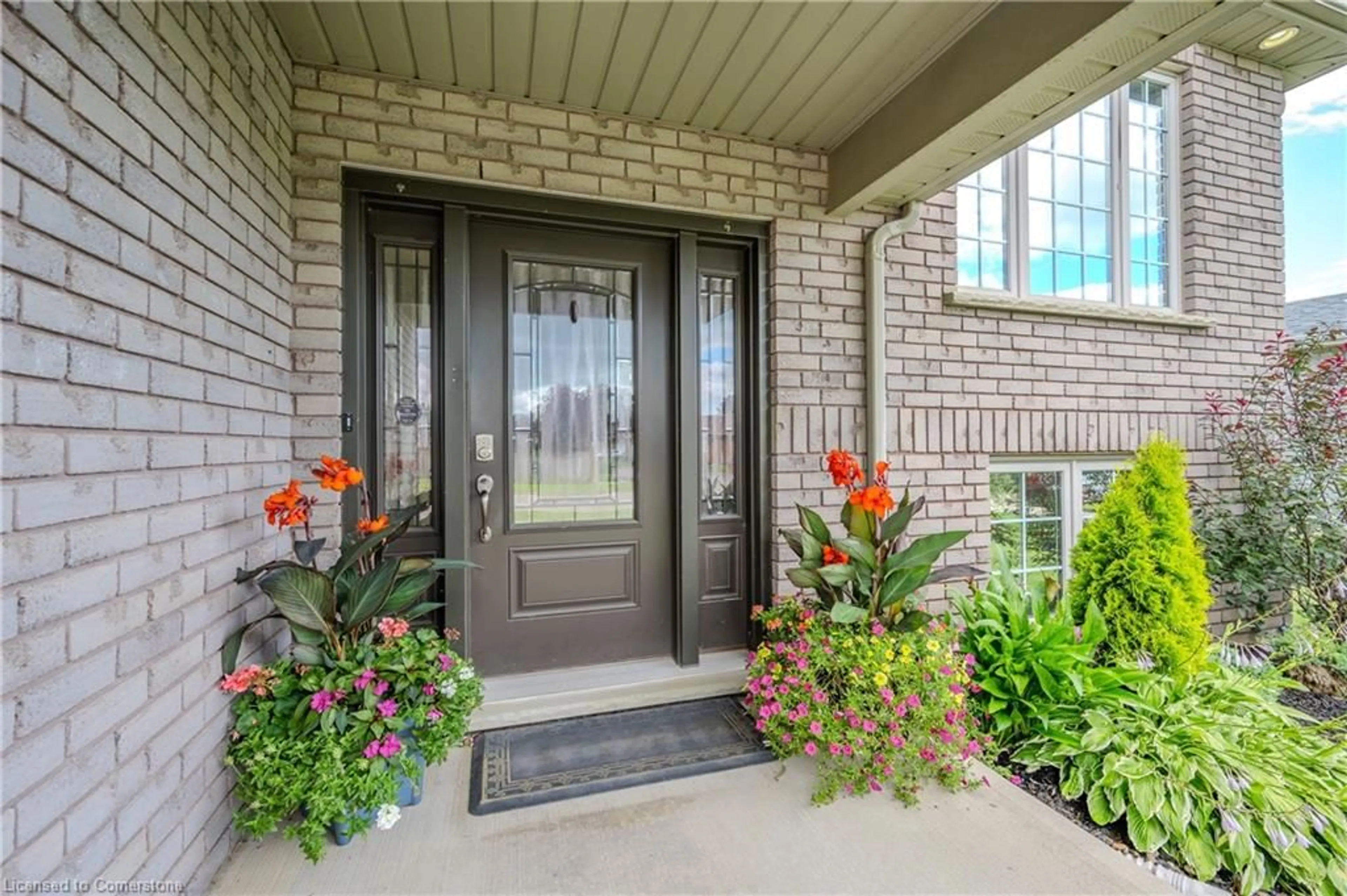 Indoor entryway for 59 Whitlaw Way, Paris Ontario N3L 4B3