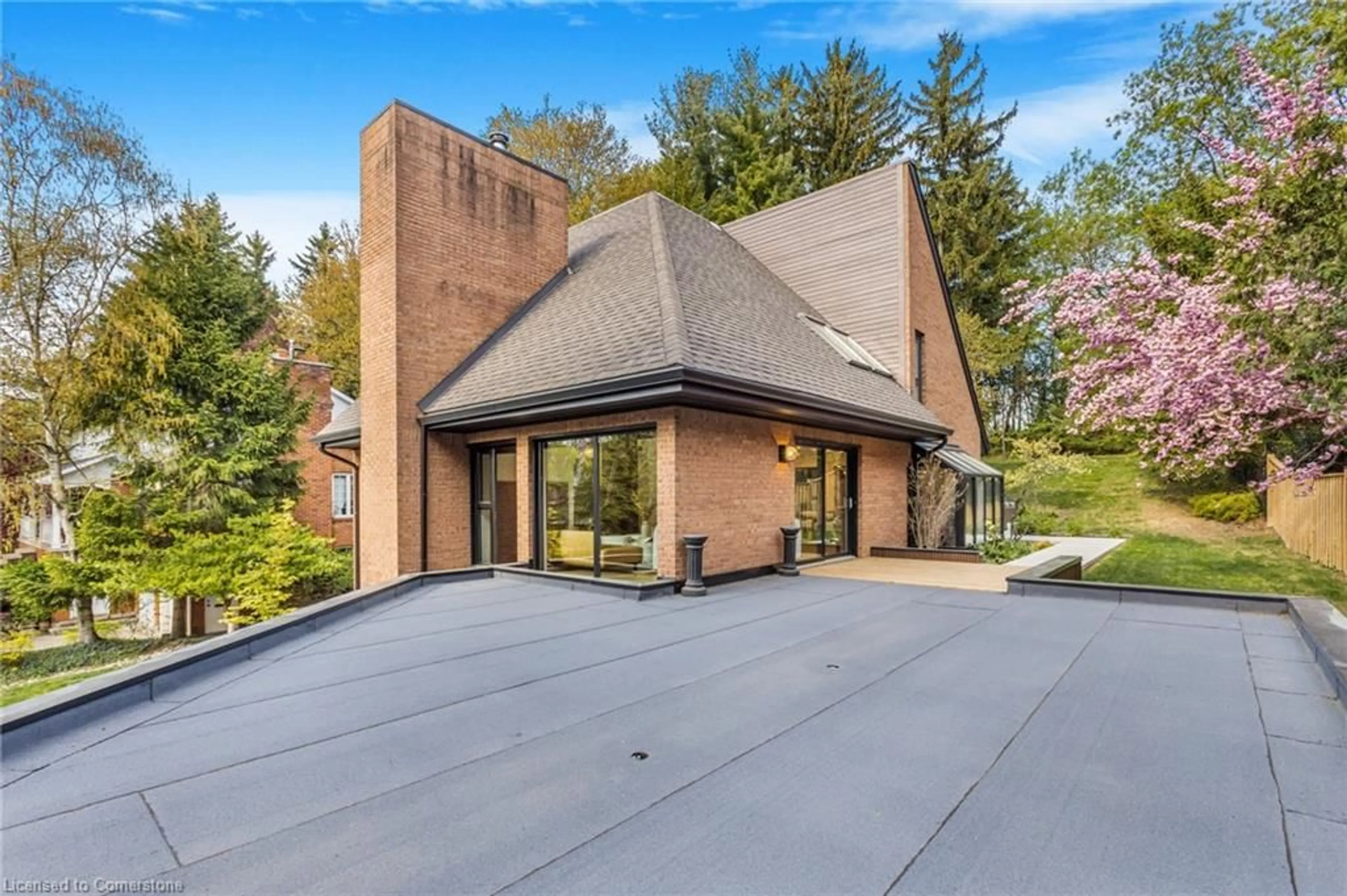 Indoor foyer for 75 Reding Rd, Ancaster Ontario L9G 1M9