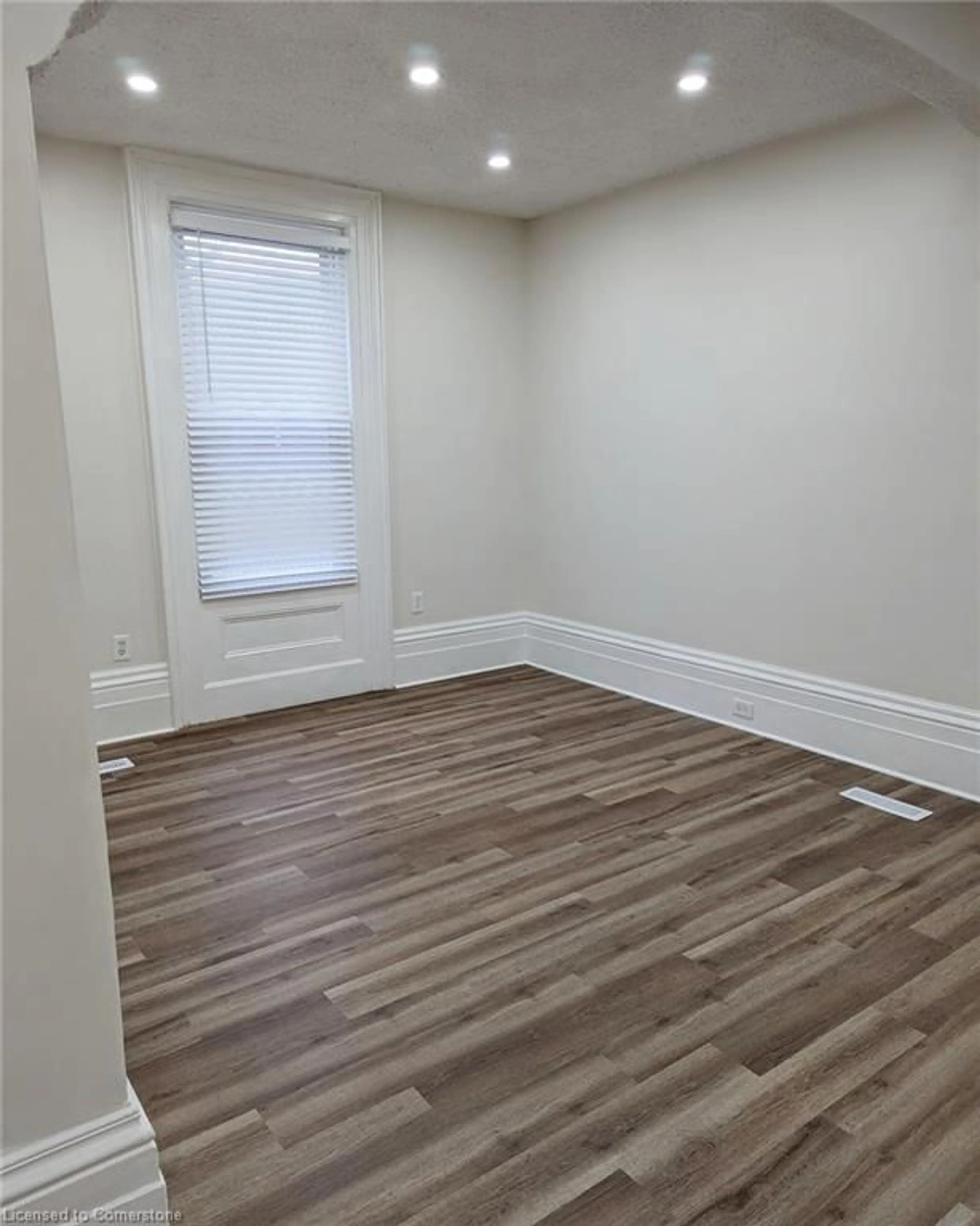 A pic of a room for 21 Sarah St, Brantford Ontario N3S 2Z5