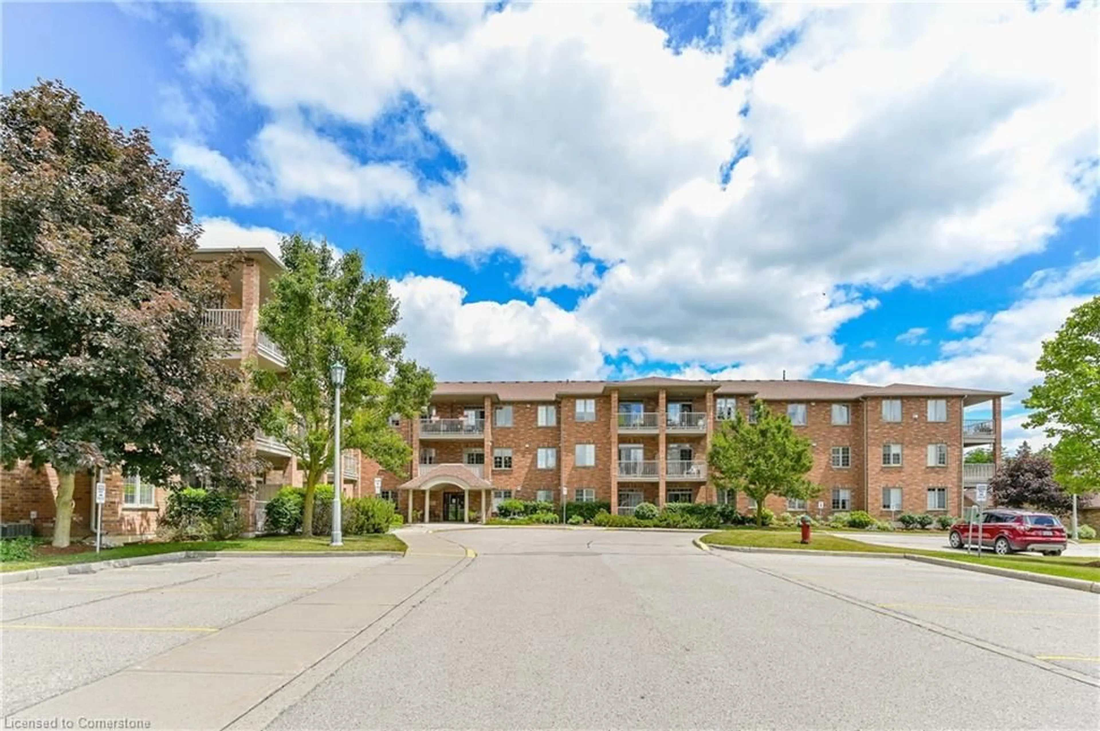 Patio, building for 20 Station Square #209, Elora Ontario N0B 1S0