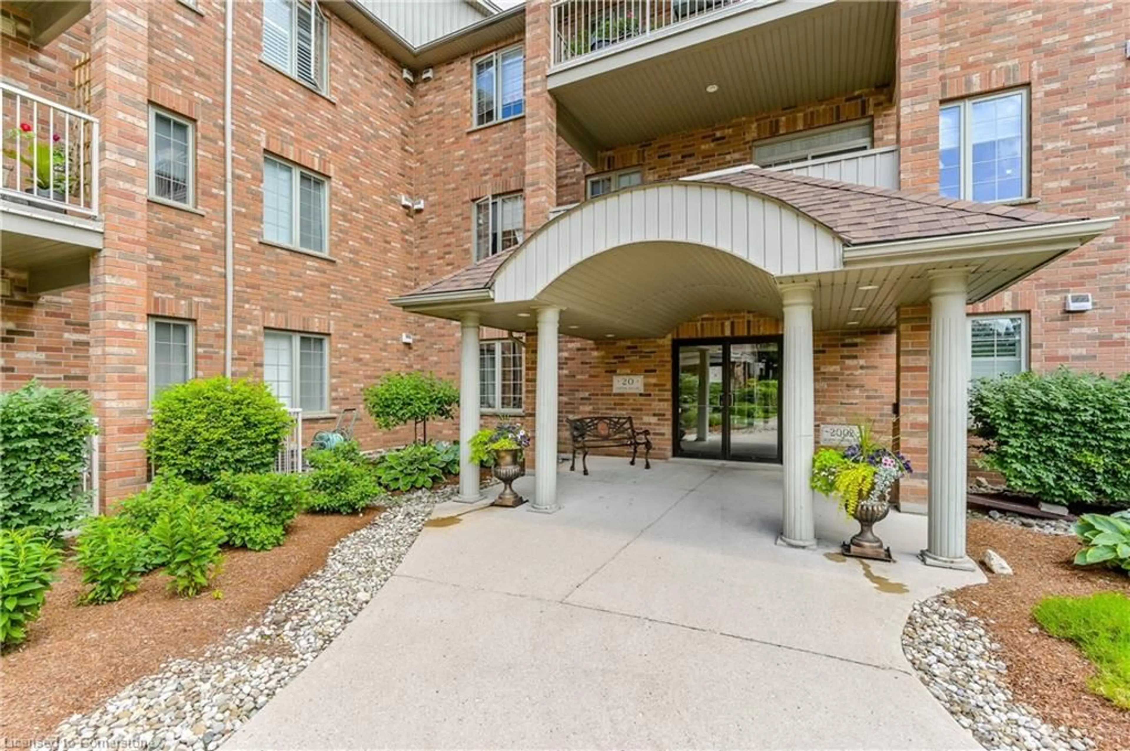 Indoor foyer for 20 Station Square #209, Elora Ontario N0B 1S0