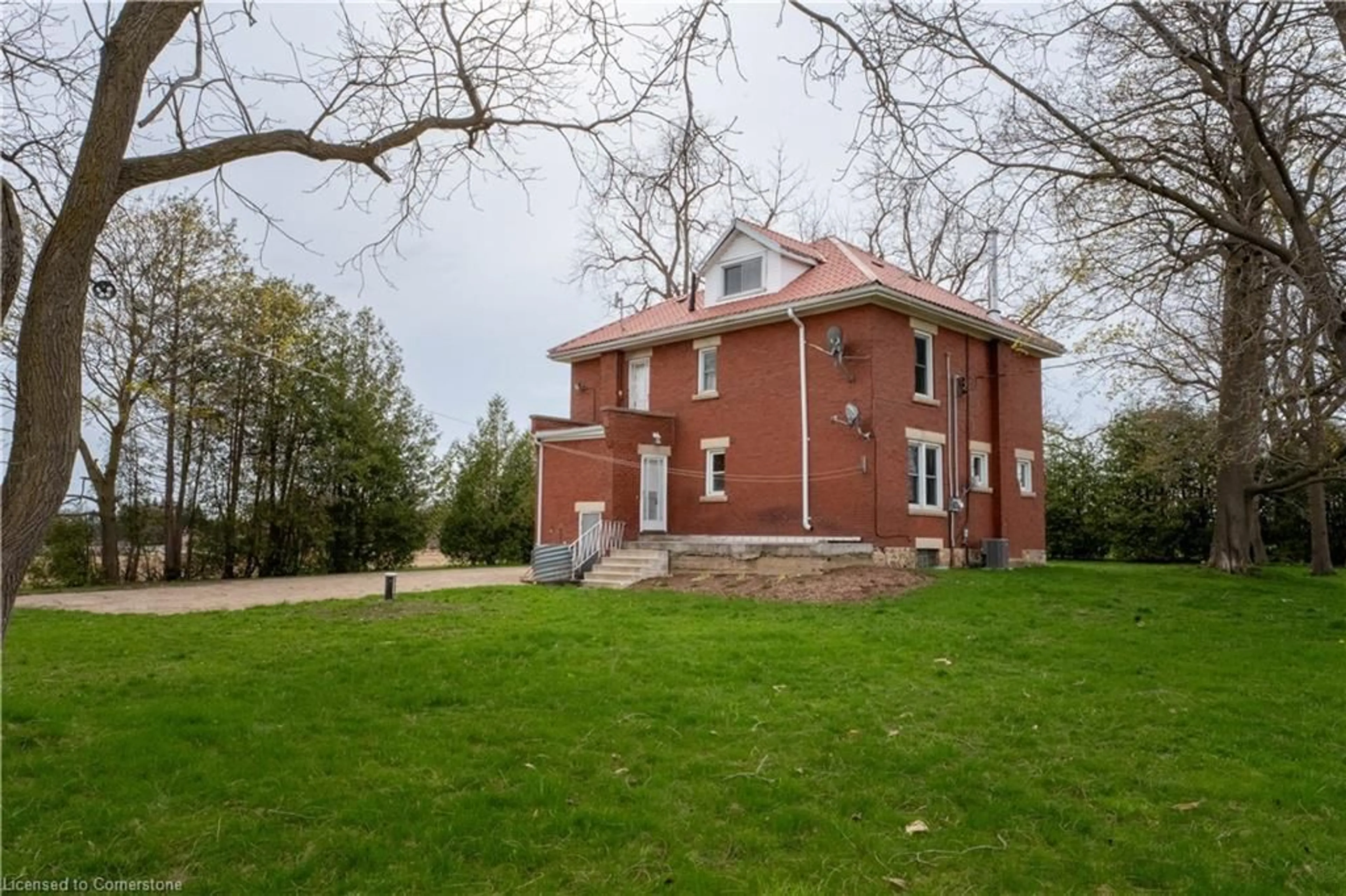 Home with brick exterior material, building for 7735 Sixth Line, Centre Wellington Ontario N0B 1S0