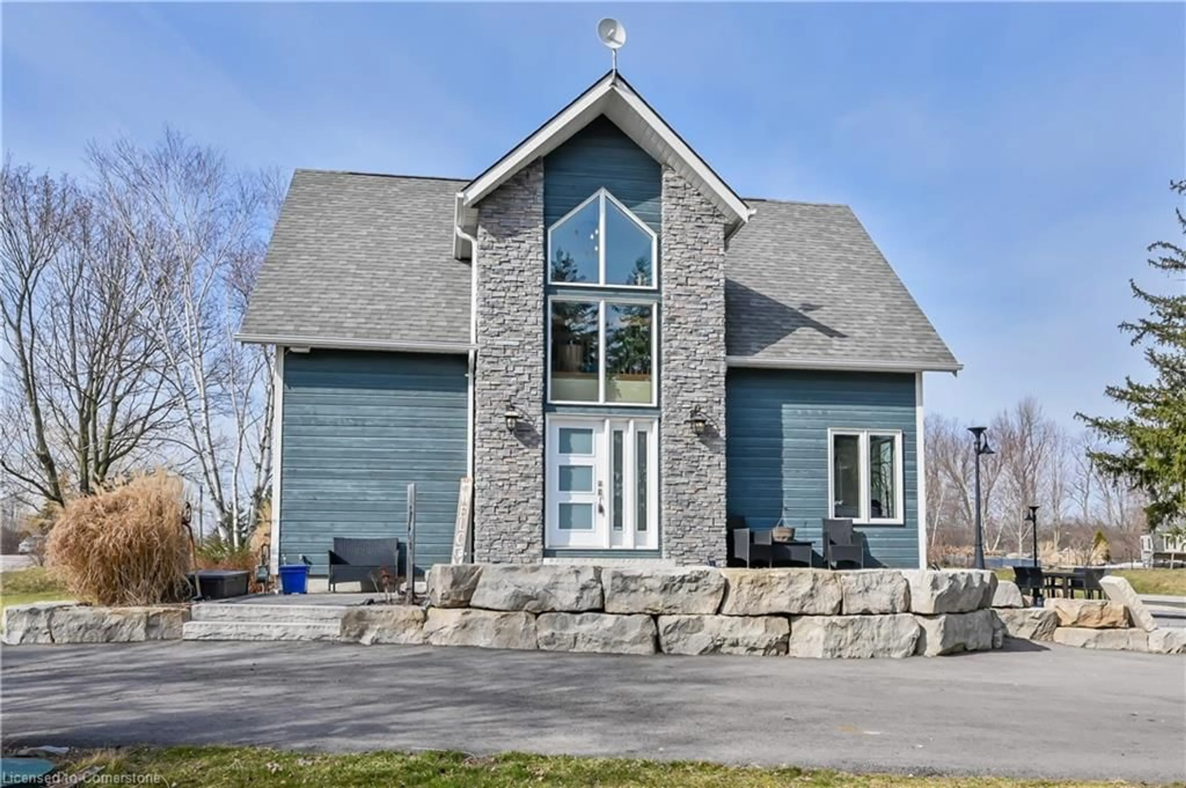 Home with brick exterior material, building for 195 Hwy 5, Flamborough Ontario L9H 5E2