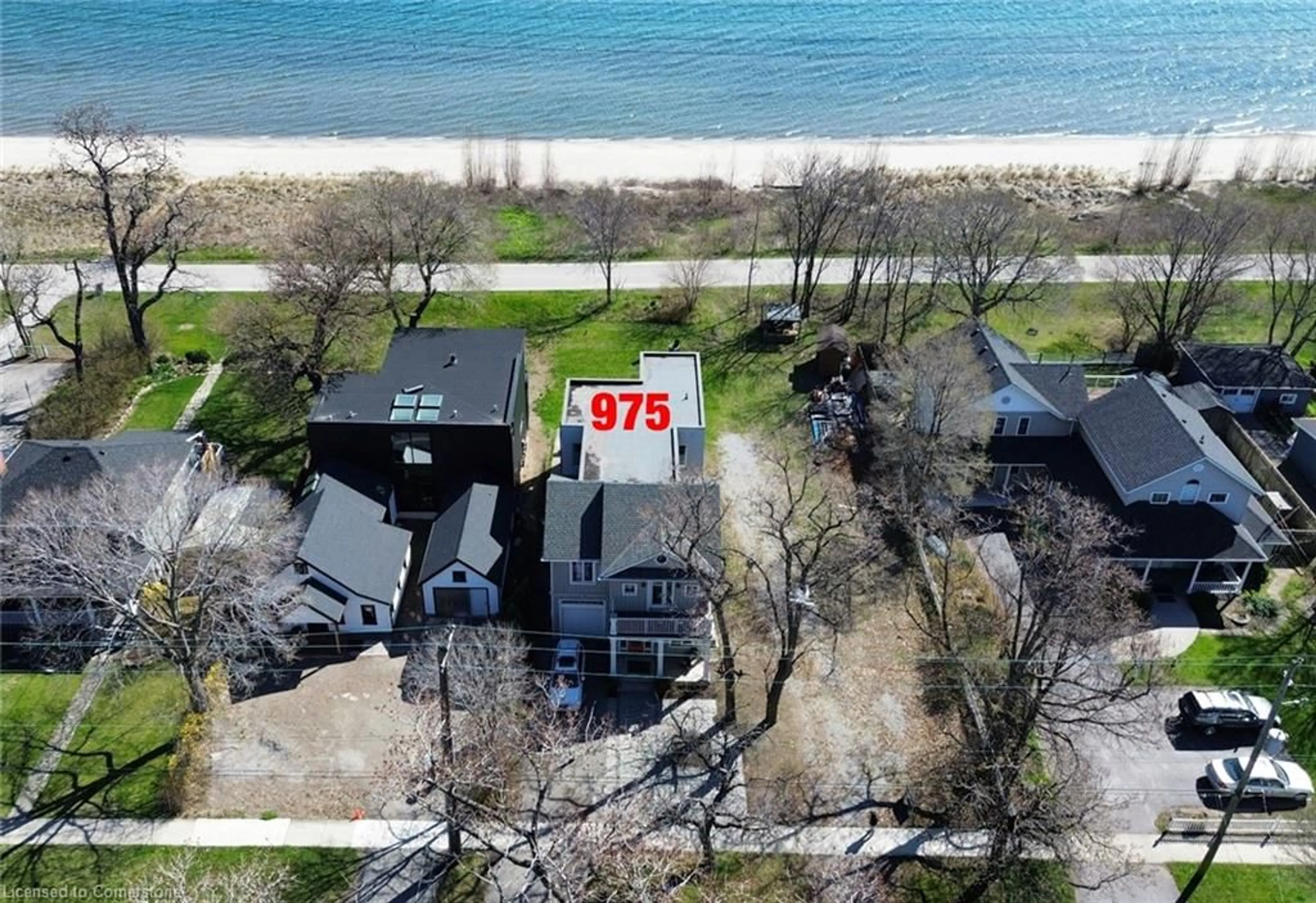 A pic from outside/outdoor area/front of a property/back of a property/a pic from drone, street for 975 Beach Blvd, Hamilton Ontario L8H 6Z7