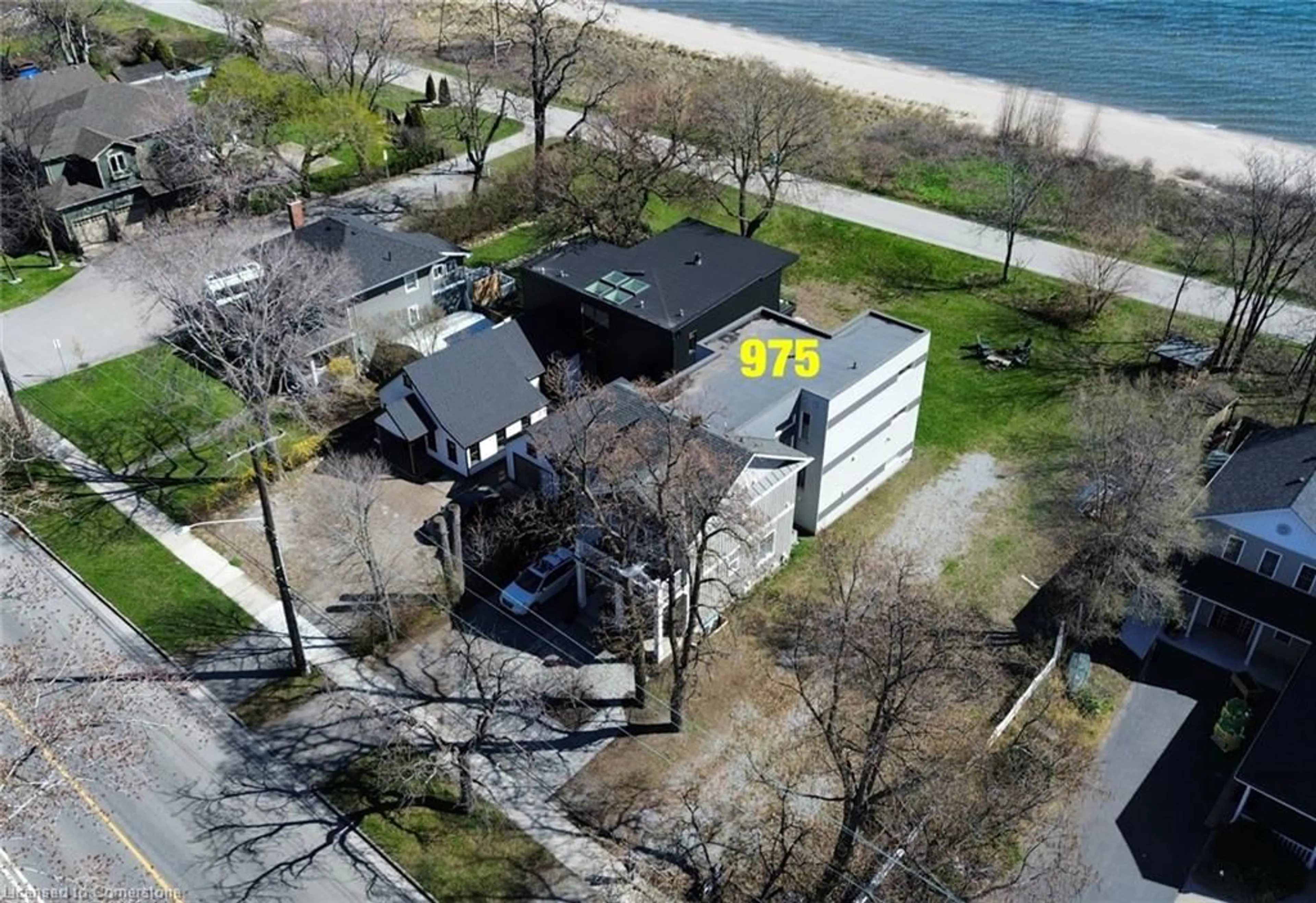 A pic from outside/outdoor area/front of a property/back of a property/a pic from drone, unknown for 975 Beach Blvd, Hamilton Ontario L8H 6Z7